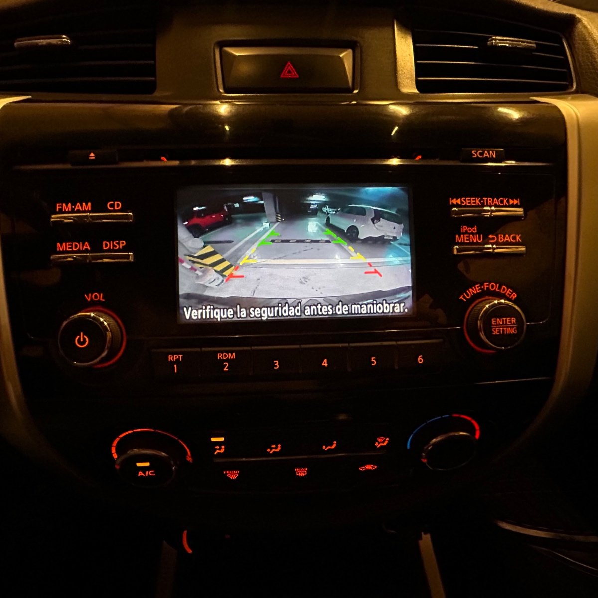 Nissan Np 300 2.3 XE MT 4X4 2020 - Imagen 10 de 13