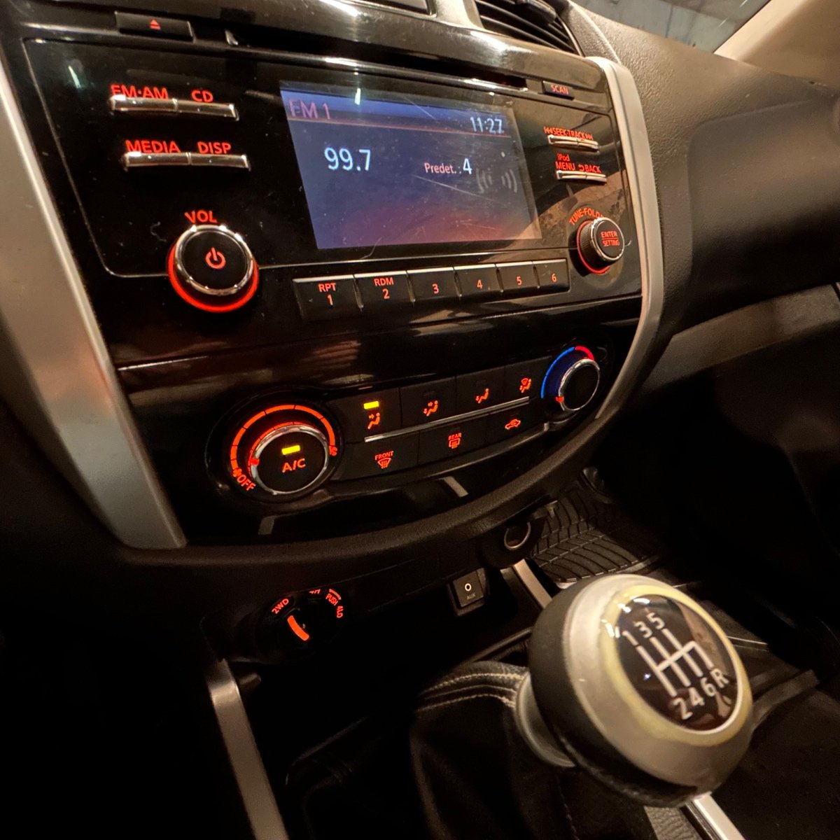 Nissan Np 300 2.3 XE MT 4X4 2020 - Imagen 11 de 13