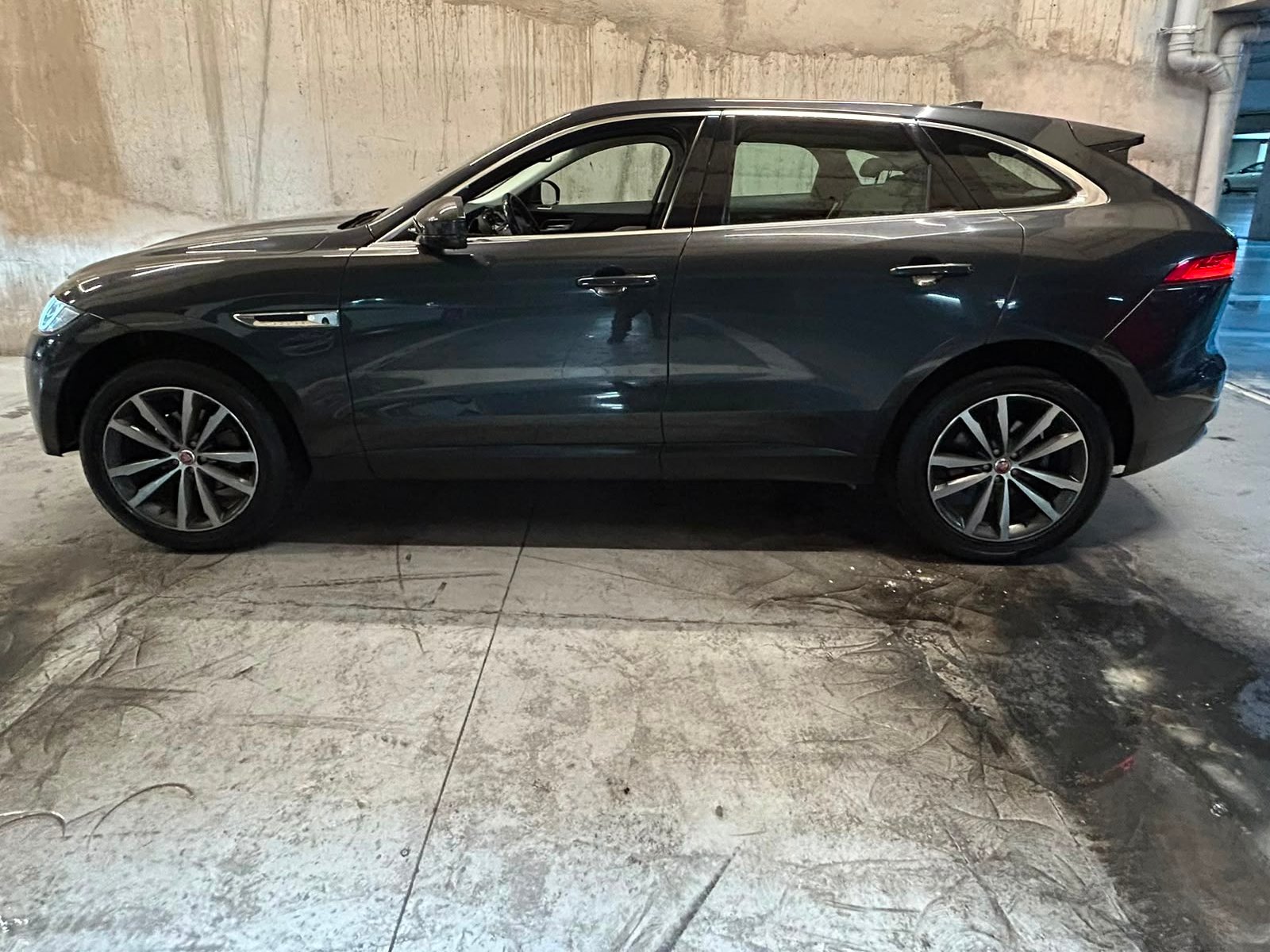 Jaguar F Pace PRESTIGE 2.0 2016 - Foto 2 de 14