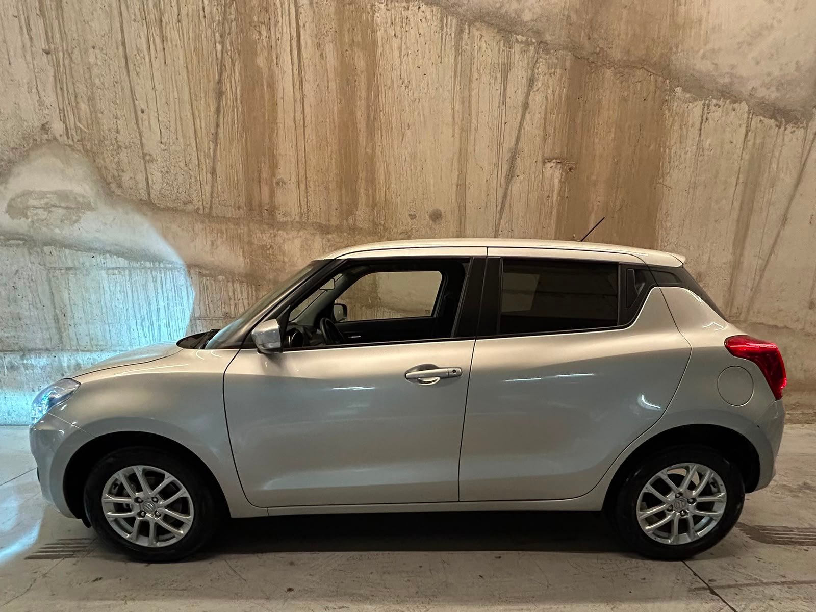 Suzuki Swift 1.2 AUT 2023 - Foto 2 de 14