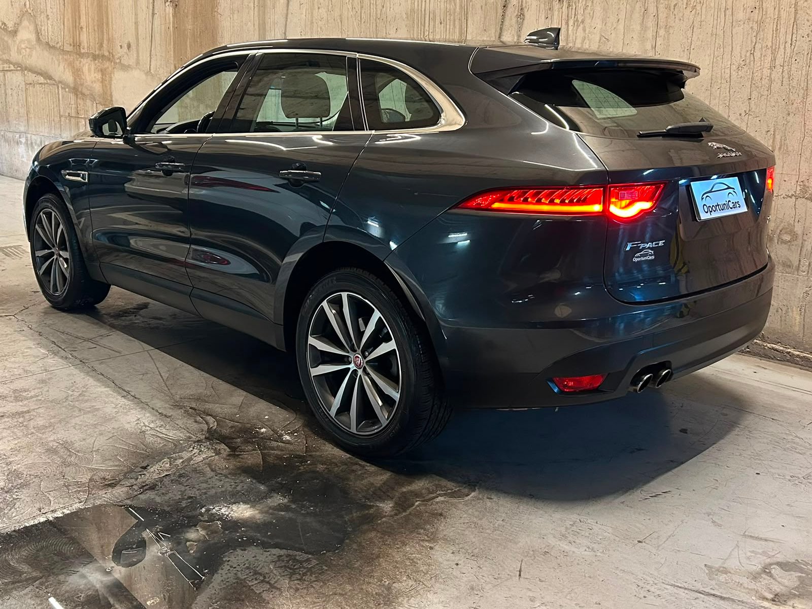 Jaguar F Pace PRESTIGE 2.0 2016 - Foto 3 de 14