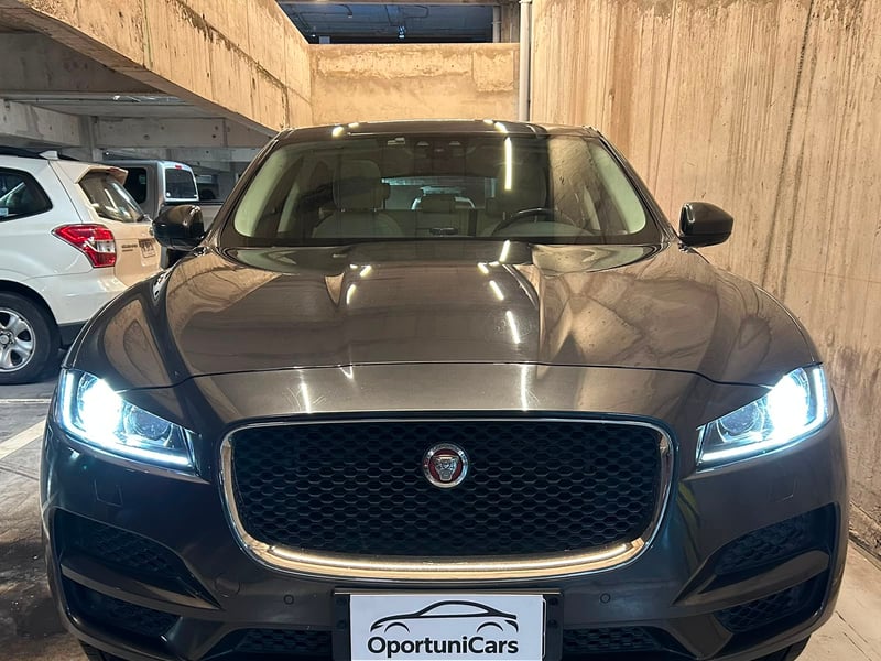 Jaguar F Pace PRESTIGE 2.0 2016 - Imagen 8 de 14