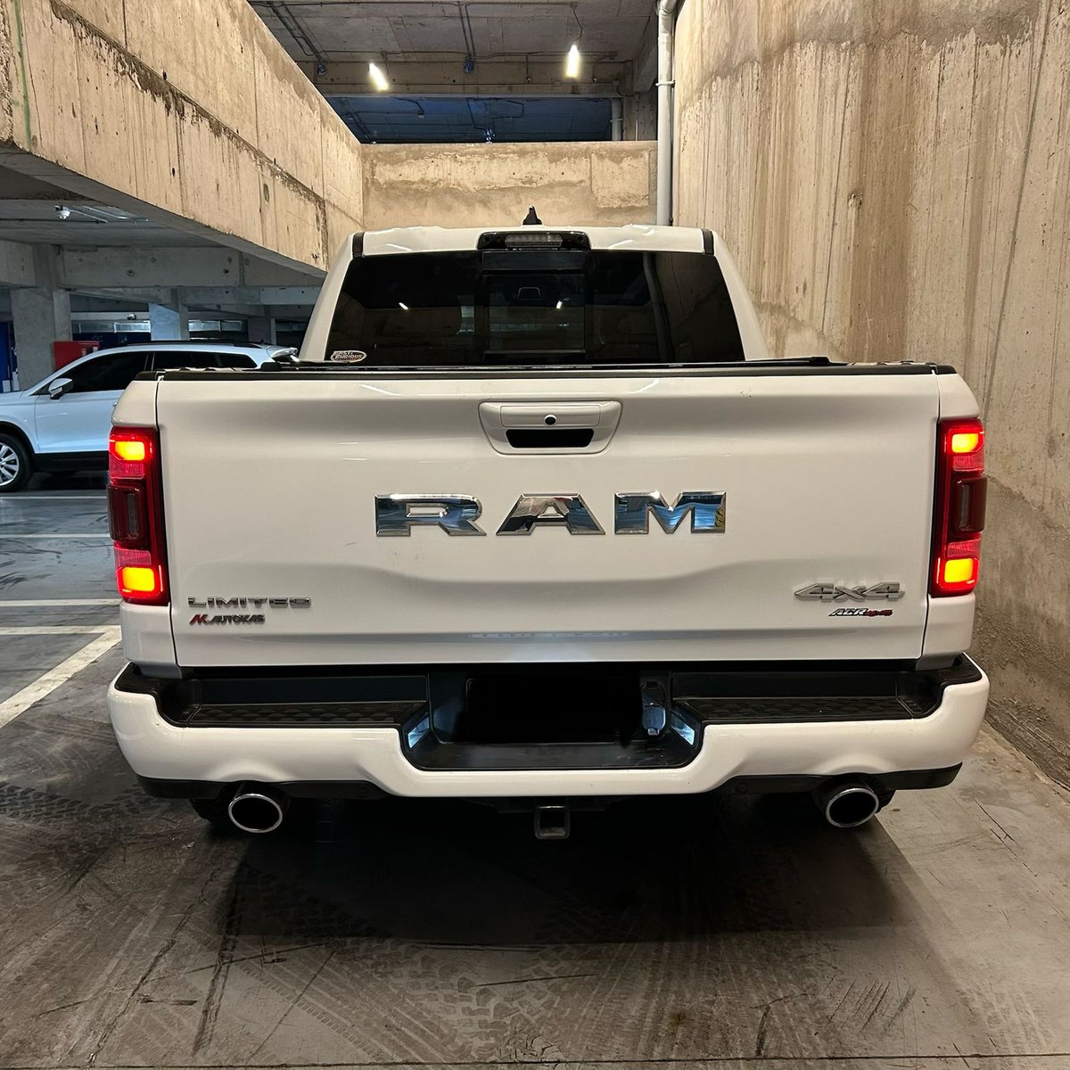 Ram 1500 5.7 LIMITED 4X4 2024 - Imagen 5 de 17