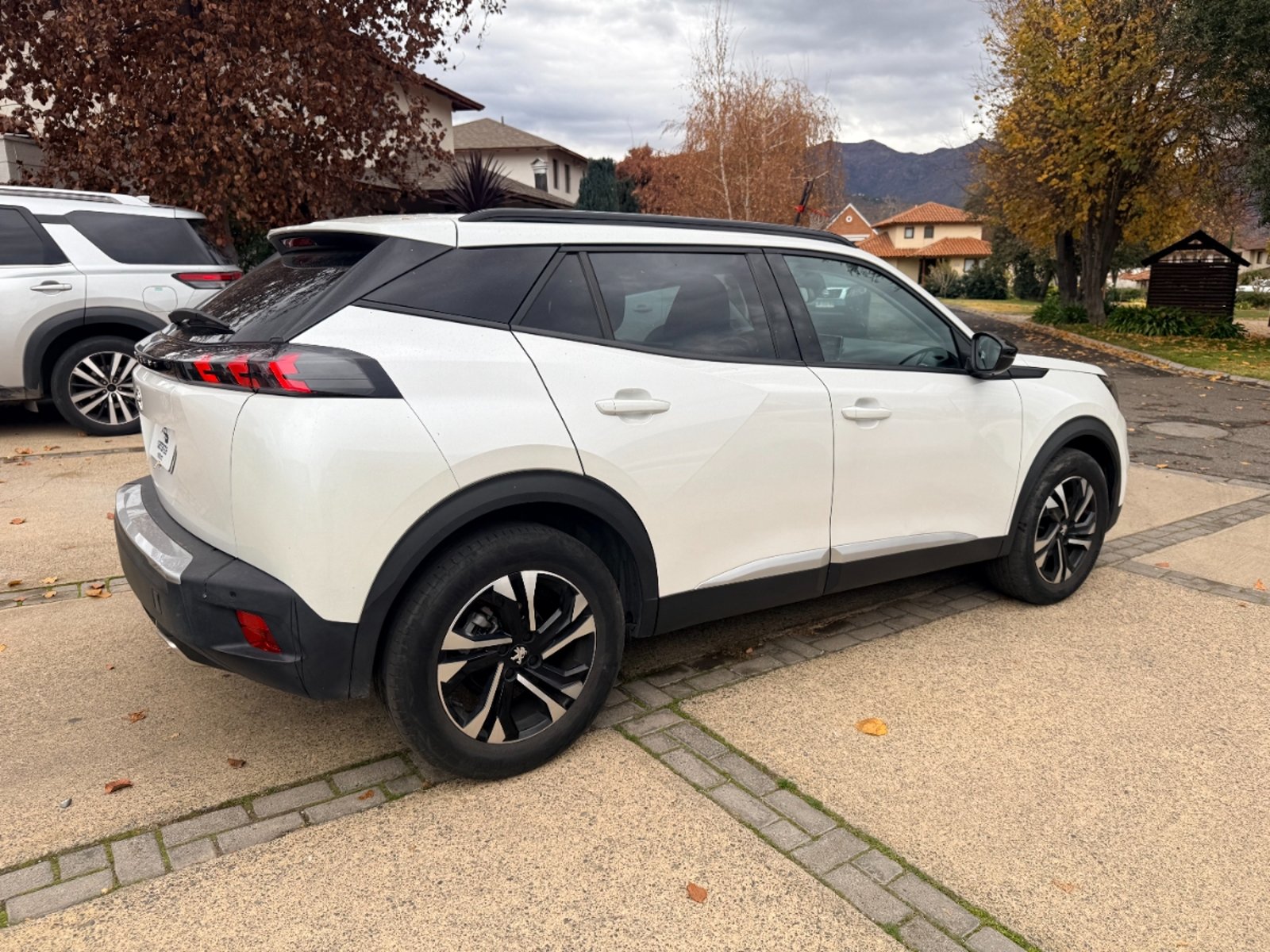 Peugeot 2008 Allure 1.2 turbo 2022 - Imagen 6 de 19