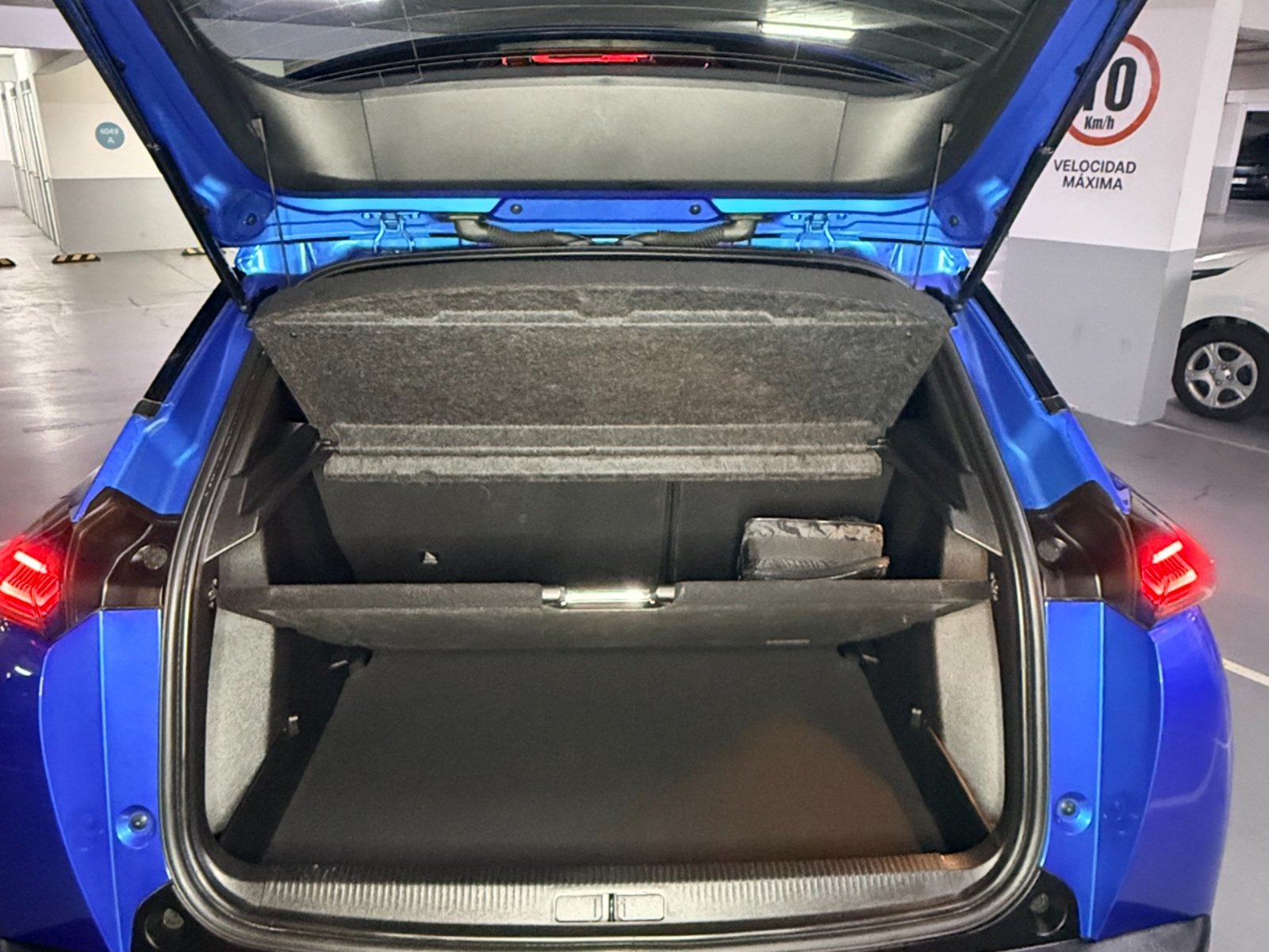 Peugeot 2008 Allure BlueHdi 1.5 Automatico 2025 - Imagen 13 de 17