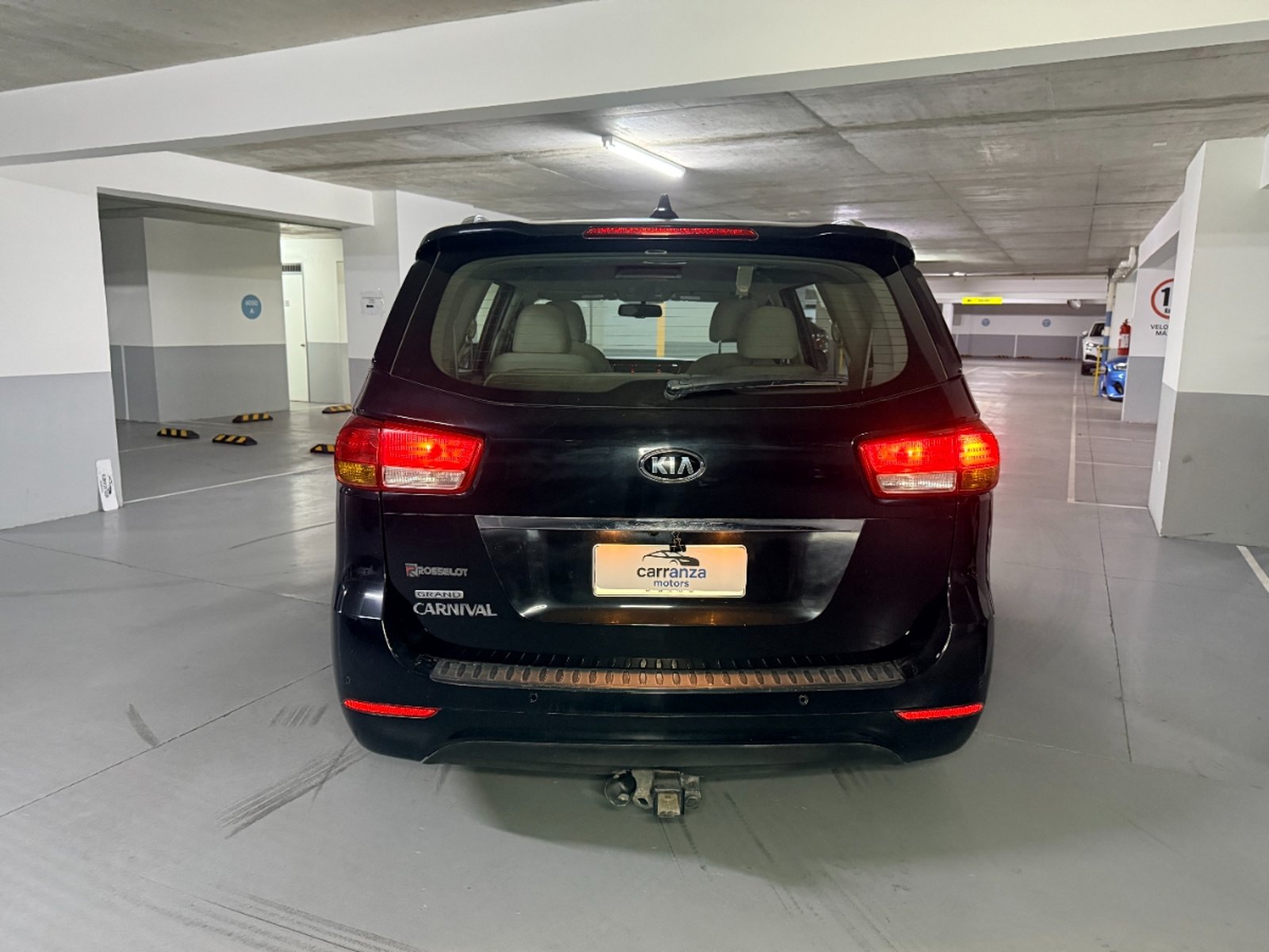 Kia Grand Carnival LX 3.3 V6 2016 - Foto 4 de 20