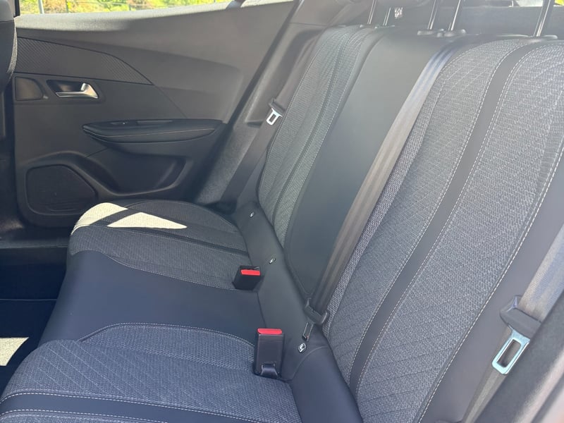 Peugeot 2008 Allure 1.2 Hybrido 2025 - Imagen 12 de 19
