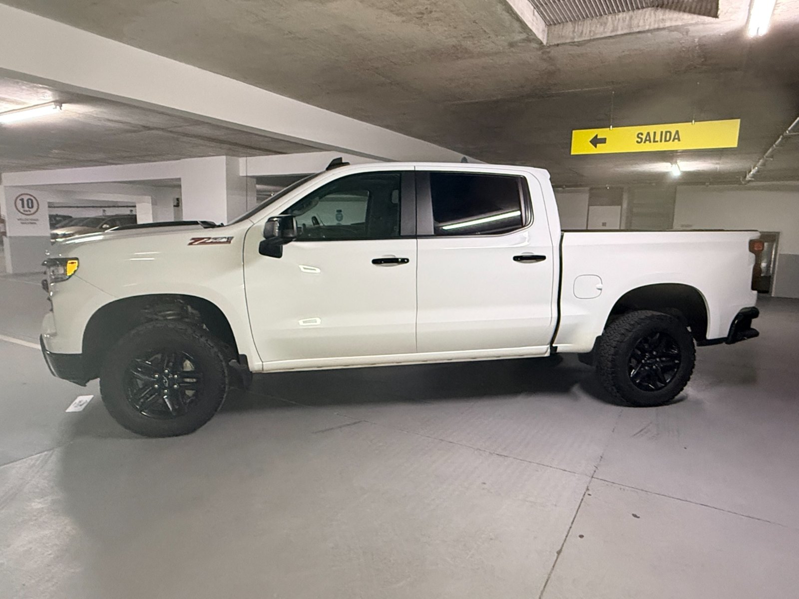 Chevrolet Silverado Trail Boss 2023 - Foto 3 de 20