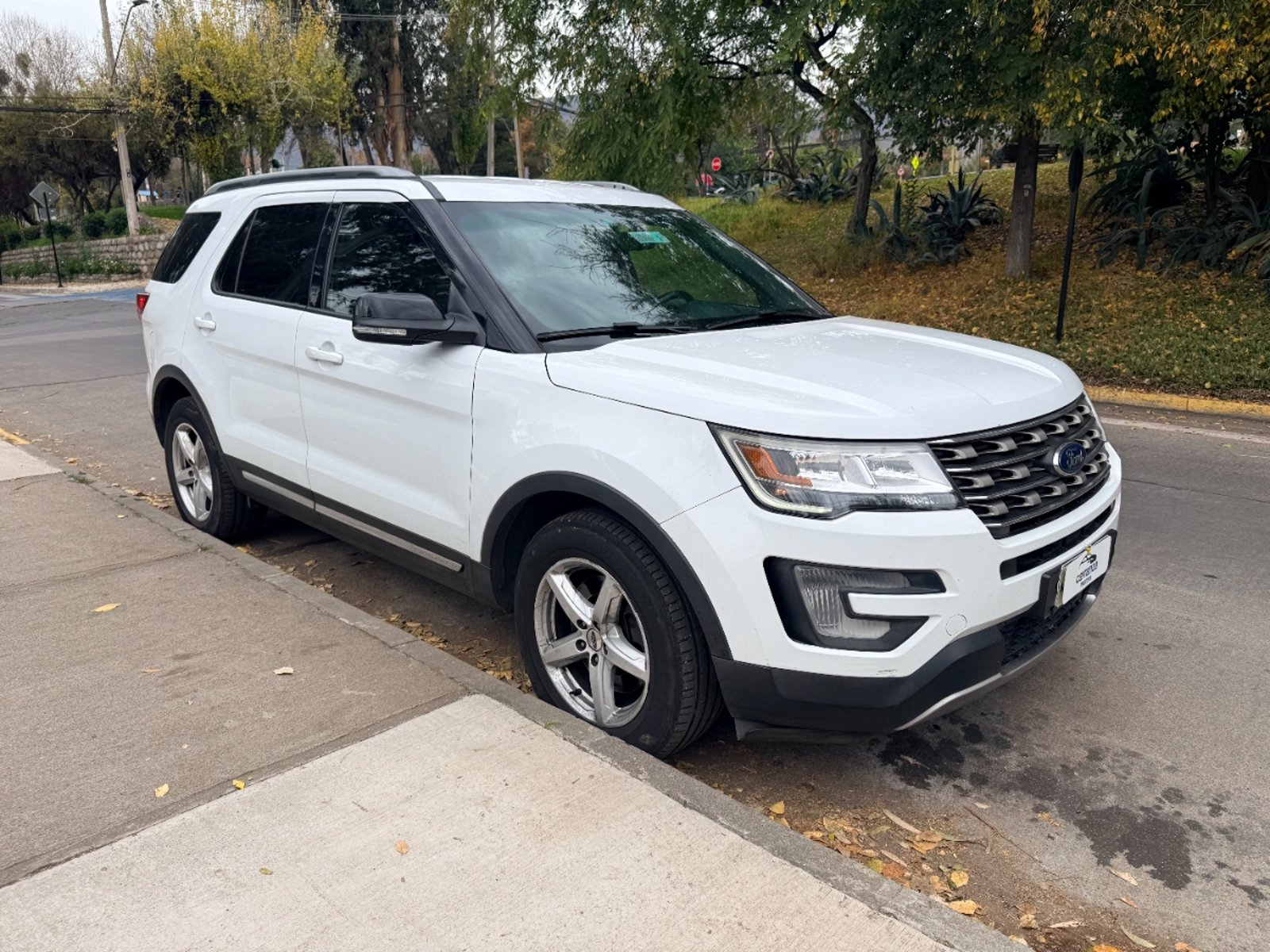 Ford Explorer XLT 4x2 2017 - Imagen 3 de 19