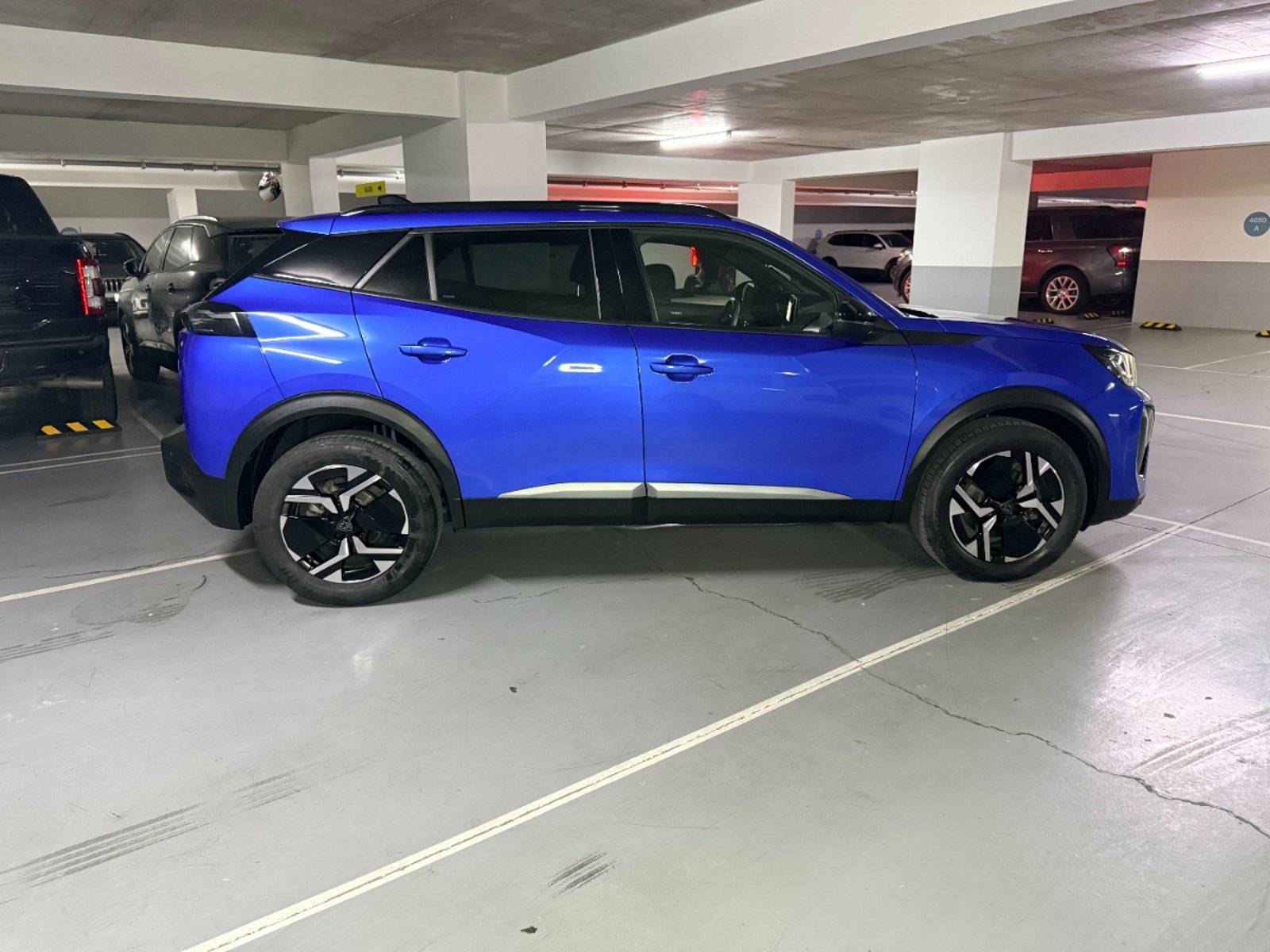 Peugeot 2008 Allure BlueHdi 1.5 Automatico 2025 - Imagen 4 de 17