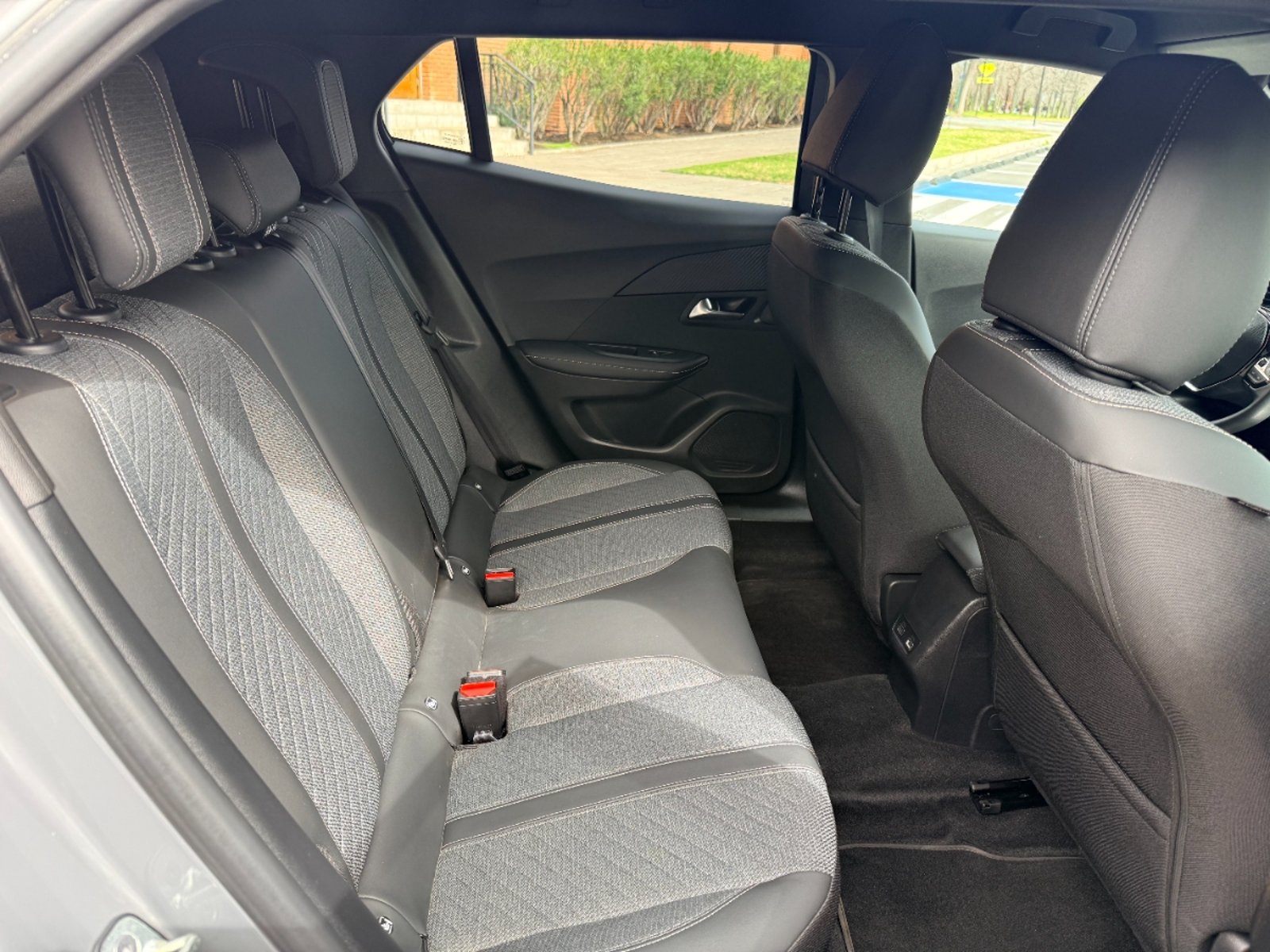Peugeot 2008 Allure 1.2 Hybrido 2025 - Imagen 13 de 15