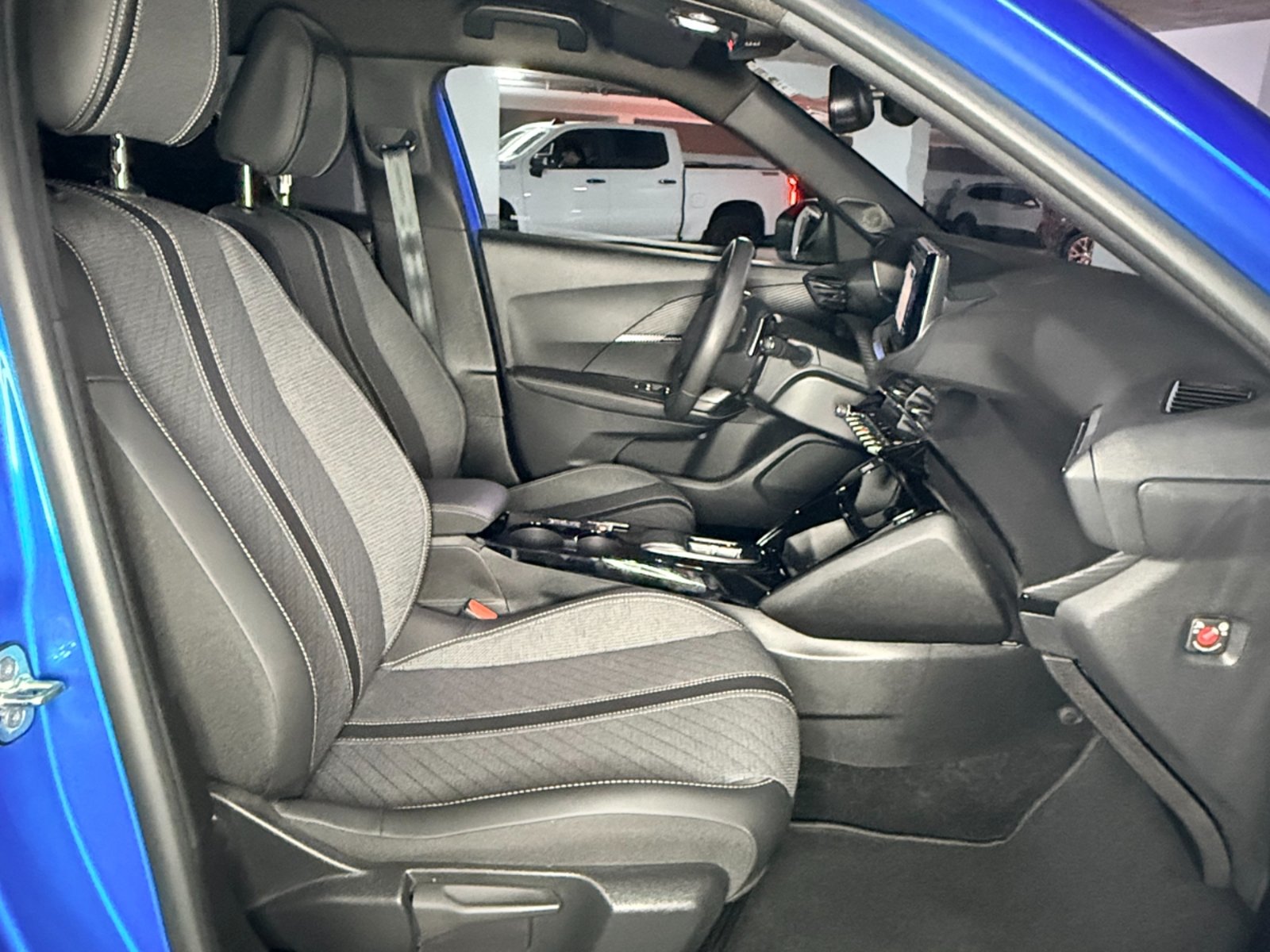 Peugeot 2008 Allure BlueHdi 1.5 Automatico 2025 - Imagen 9 de 17