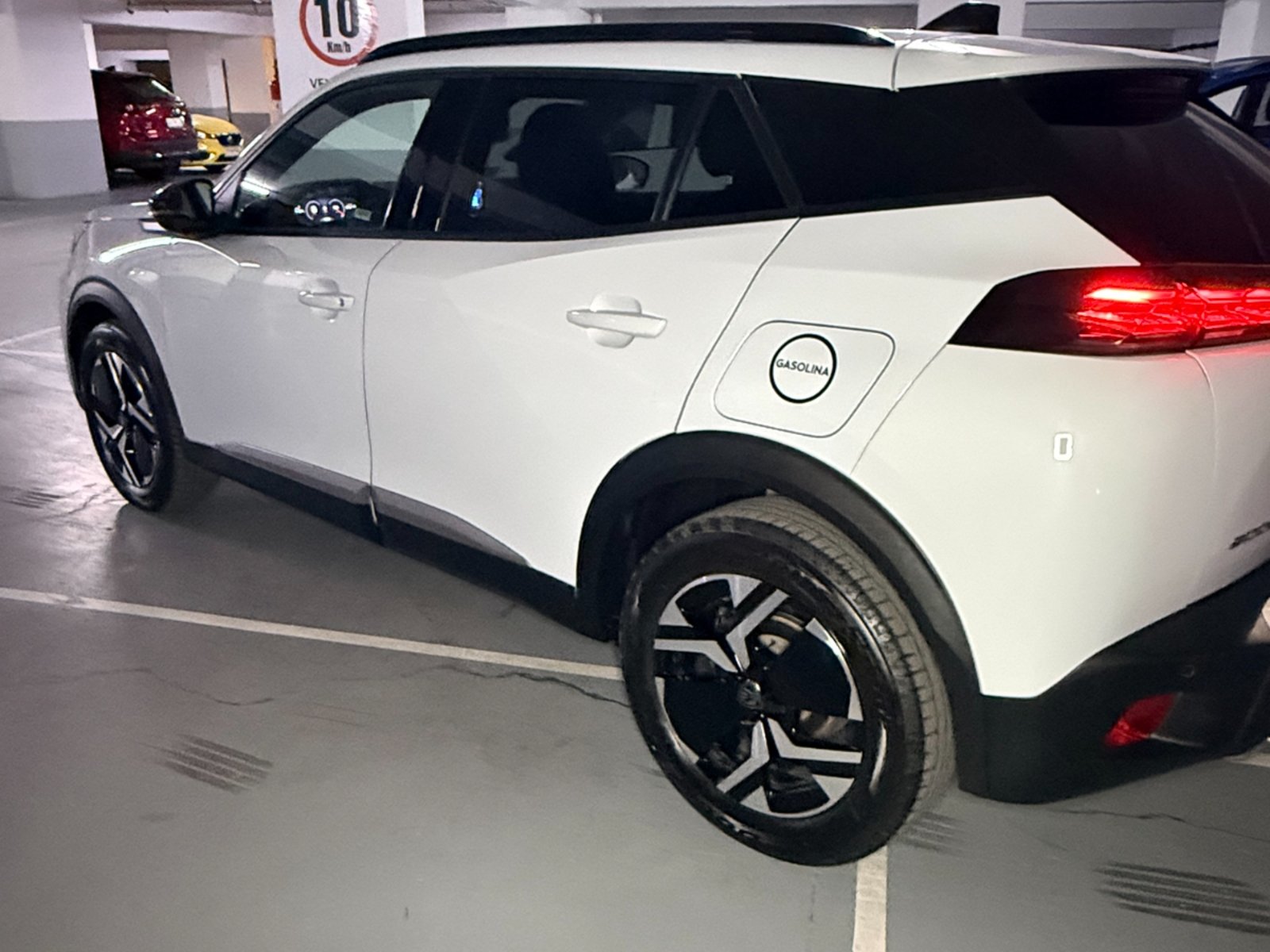 Peugeot 2008 Allure 130 Puretech 2025 - Imagen 4 de 20