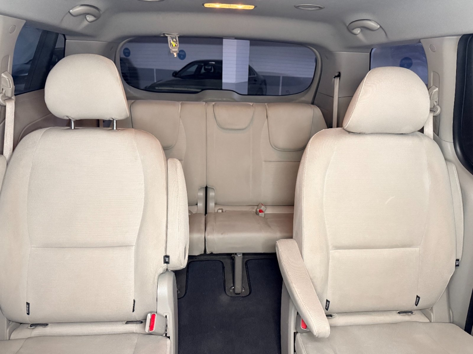 Kia Grand Carnival LX 3.3 V6 2016 - Imagen 16 de 20