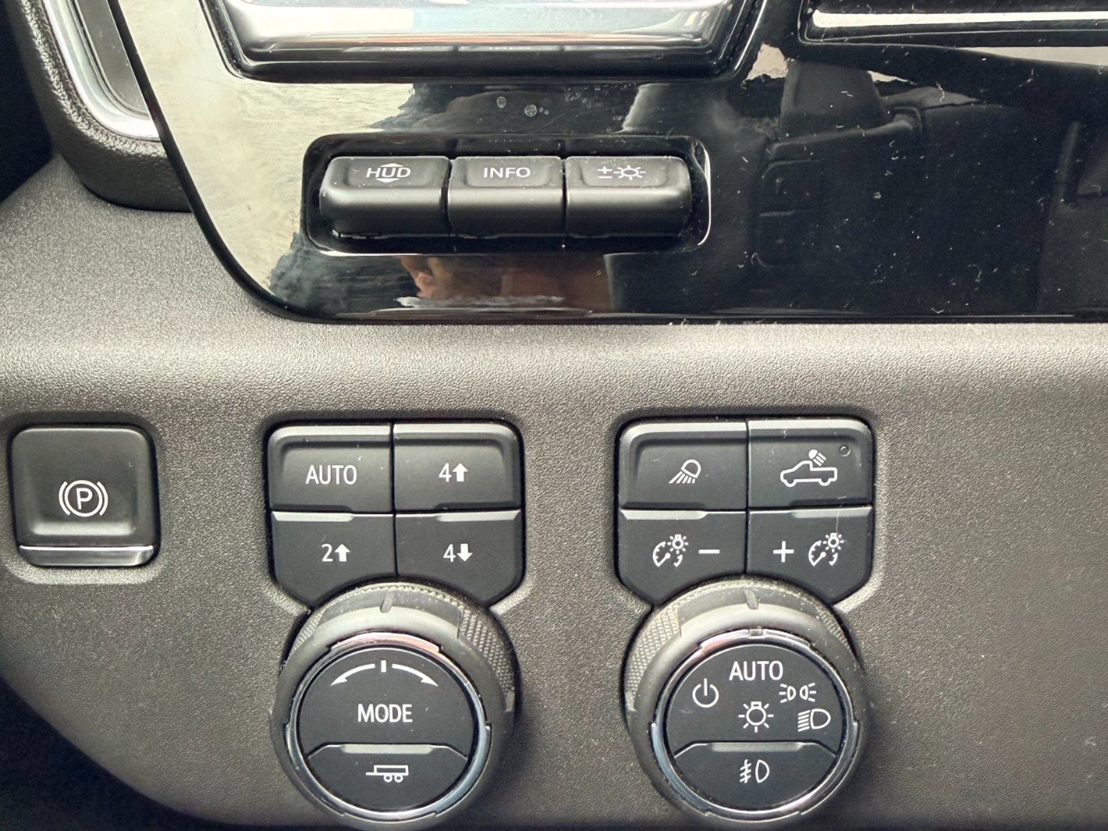 Chevrolet Silverado High Country 2024 - Imagen 15 de 18
