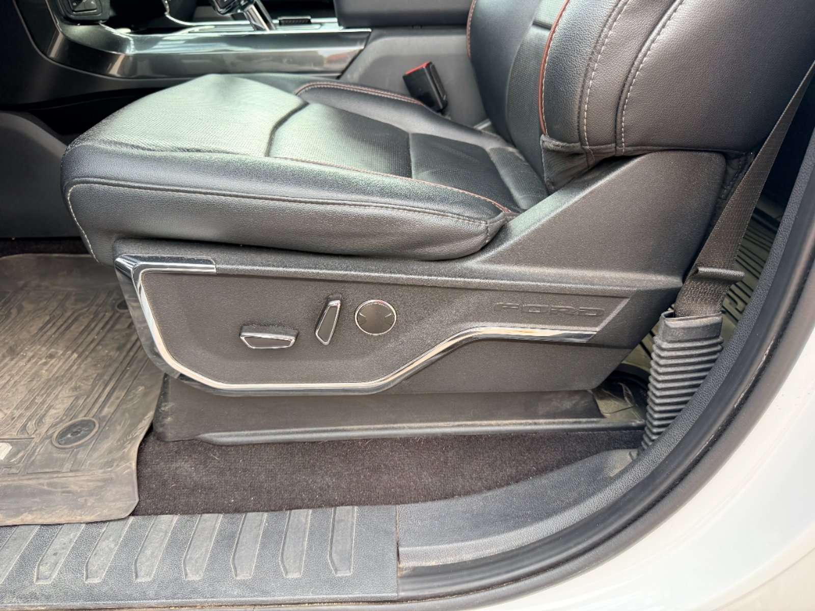 Ford F 150 Lariat Sport 2022 - Imagen 18 de 20