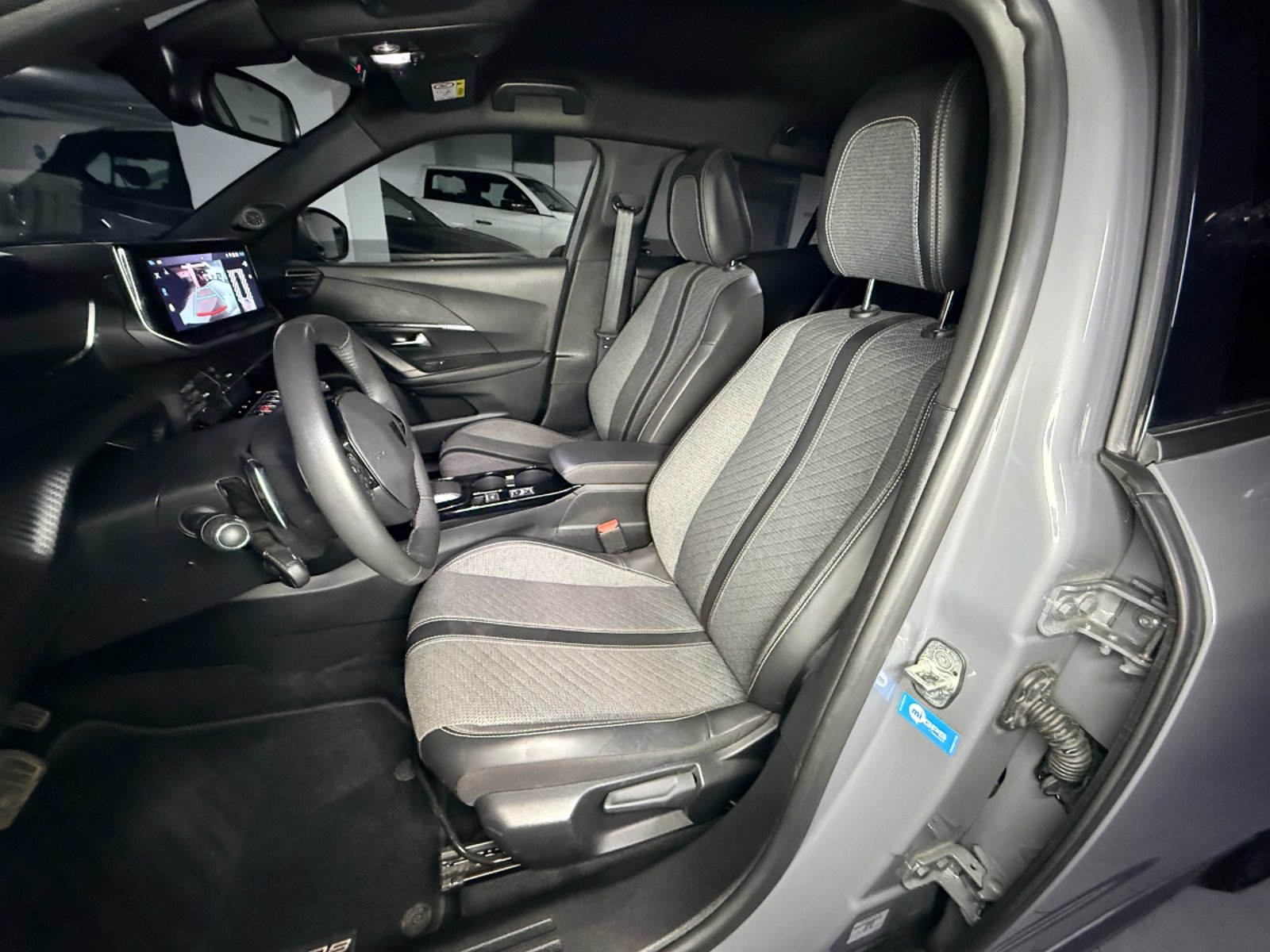 Peugeot 2008 Allure BlueHdi 1.5 Automatico 2025 - Imagen 16 de 20