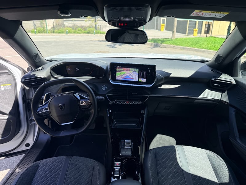 Peugeot 2008 Allure 1.2 Hybrido 2025 - Imagen 14 de 19