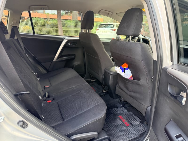 Toyota Rav4 Super Lujo 2.5 AT 2018 - Imagen 18 de 20