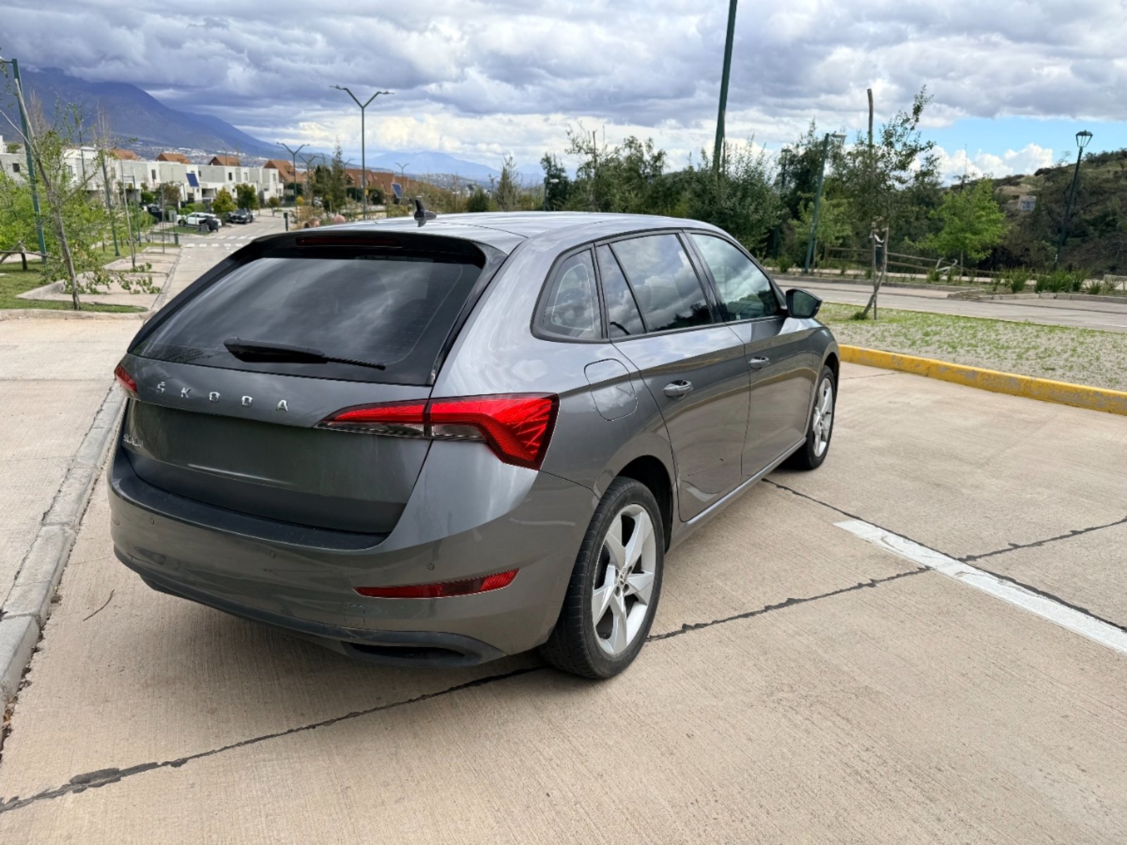 Skoda Scala Ambition 1.0 Turbo AT 2023 - Foto 5 de 20