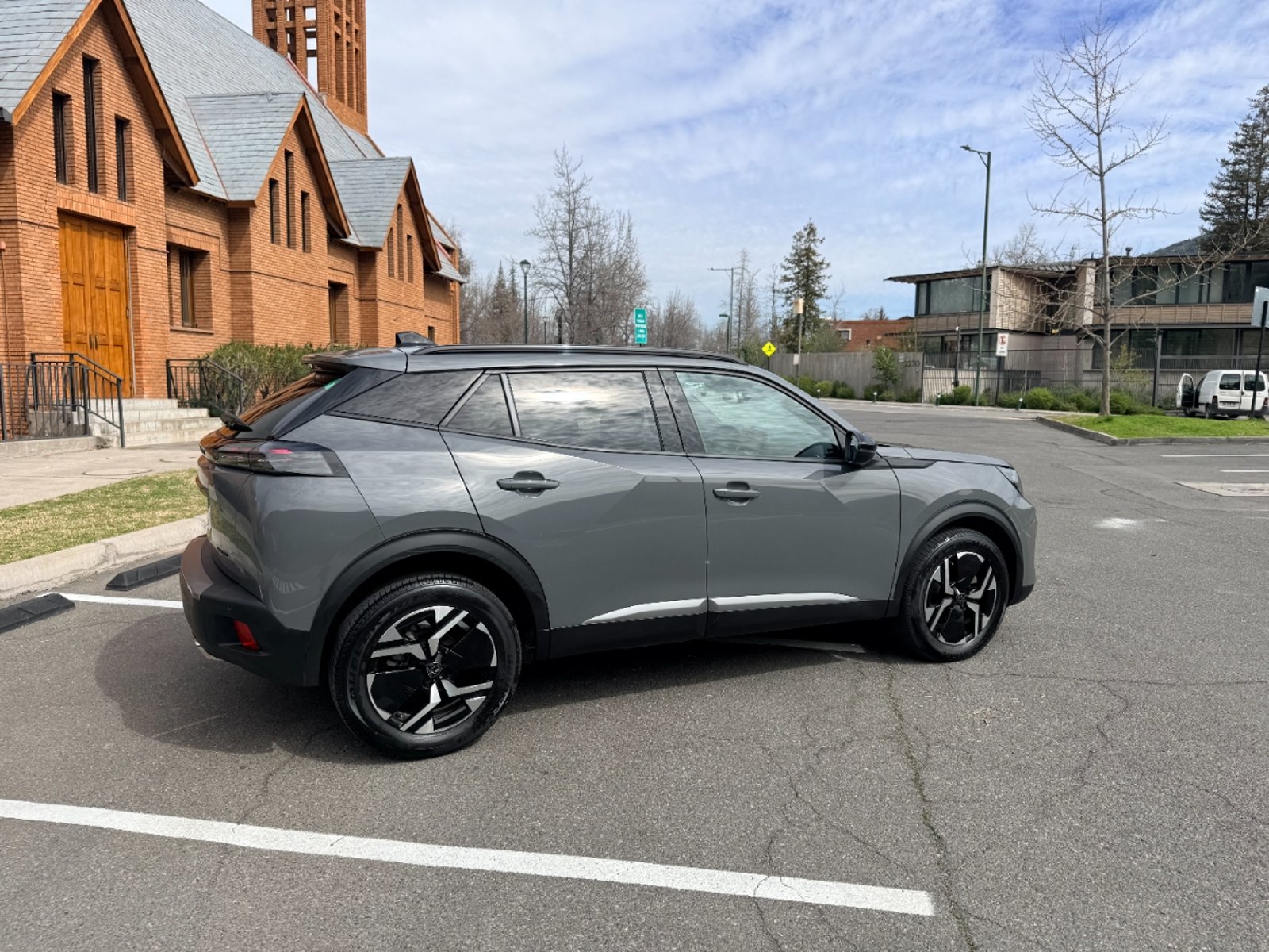 Peugeot 2008 Allure 1.2 Hybrido 2025 - Imagen 8 de 15