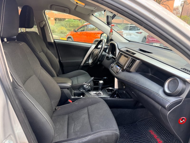 Toyota Rav4 Super Lujo 2.5 AT 2018 - Imagen 17 de 20
