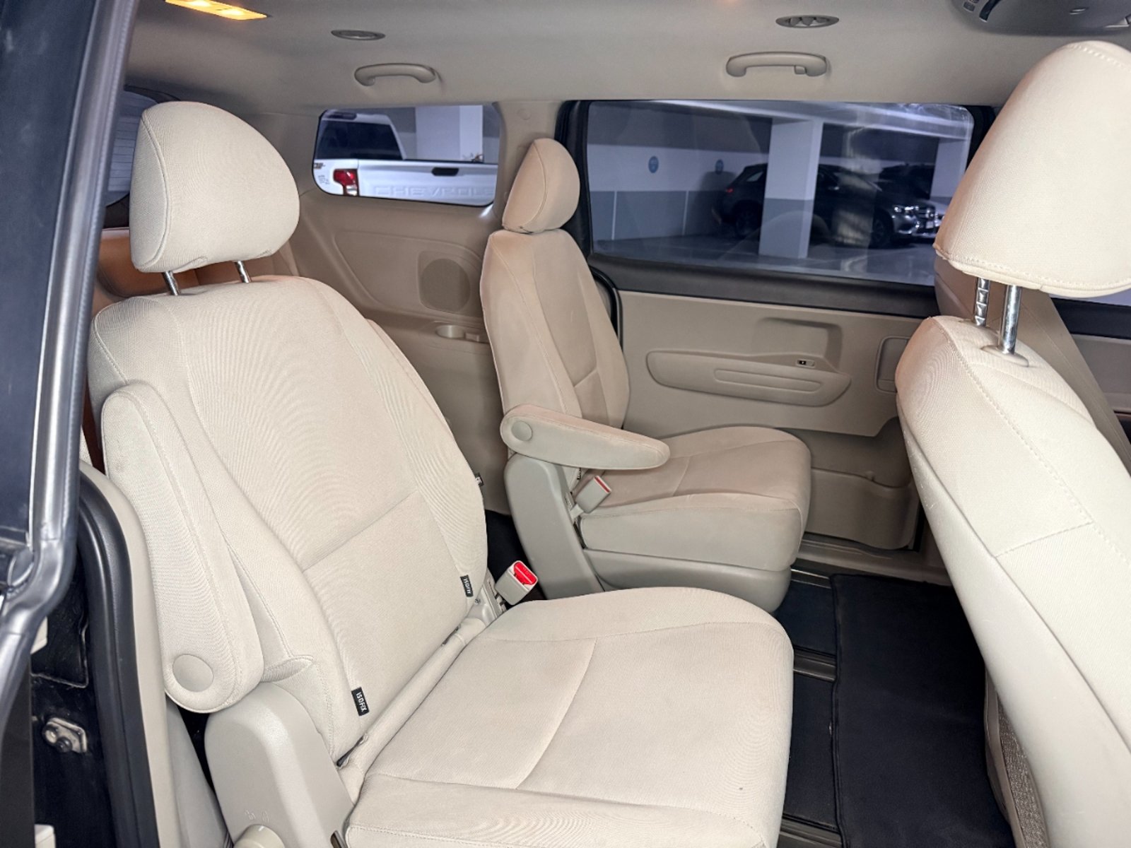 Kia Grand Carnival LX 3.3 V6 2016 - Imagen 17 de 20