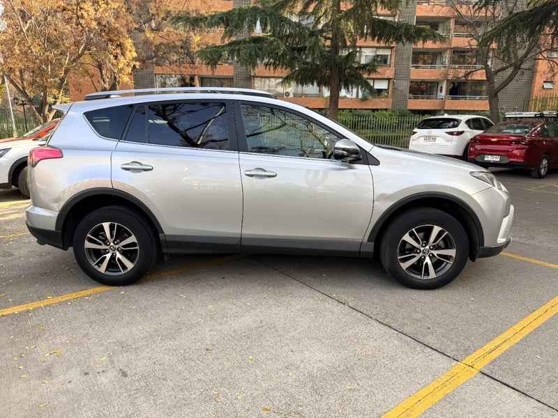 Toyota Rav4 Super Lujo 2.5 AT 2018 - Imagen 9 de 20