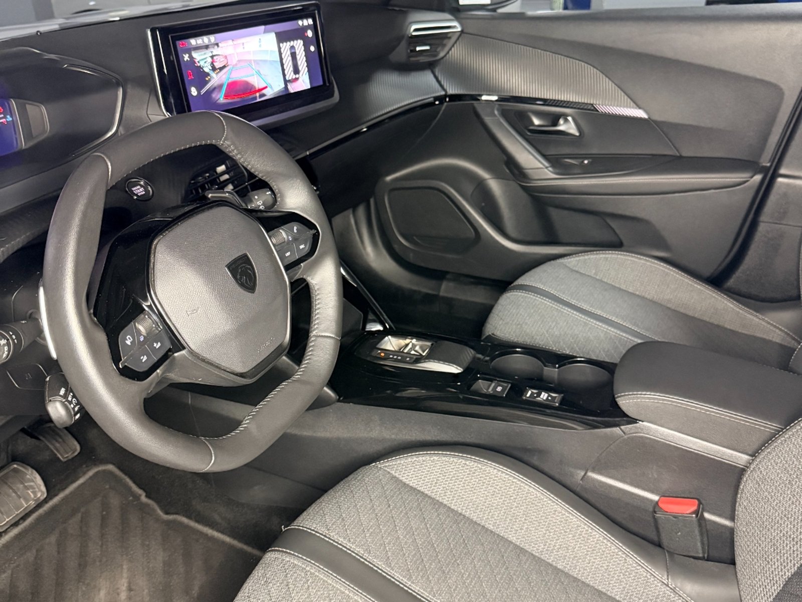 Peugeot 2008 Allure 130 Puretech 2025 - Imagen 18 de 20