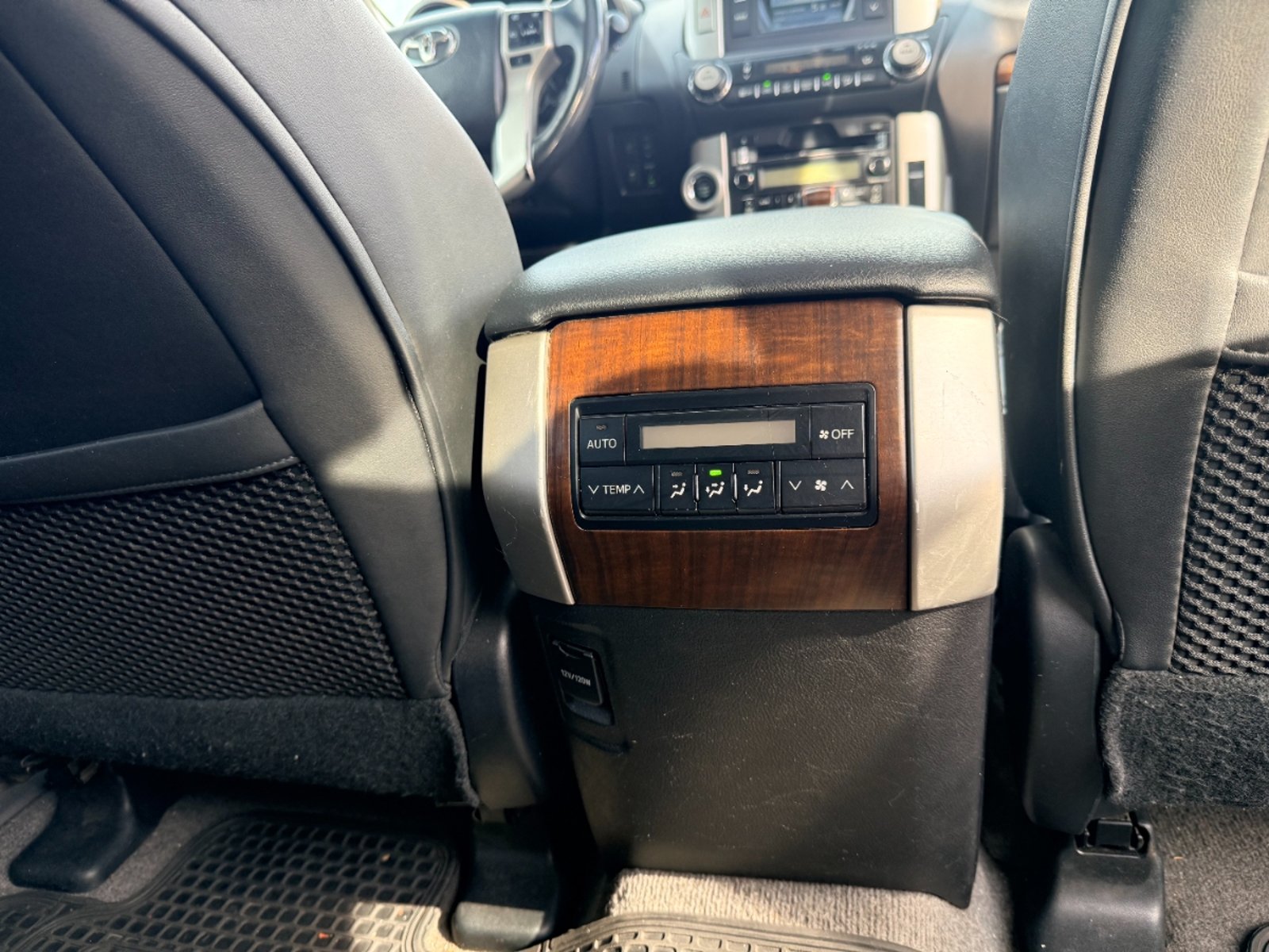 Toyota Land Cruiser Prado VXL 2011 - Imagen 16 de 19