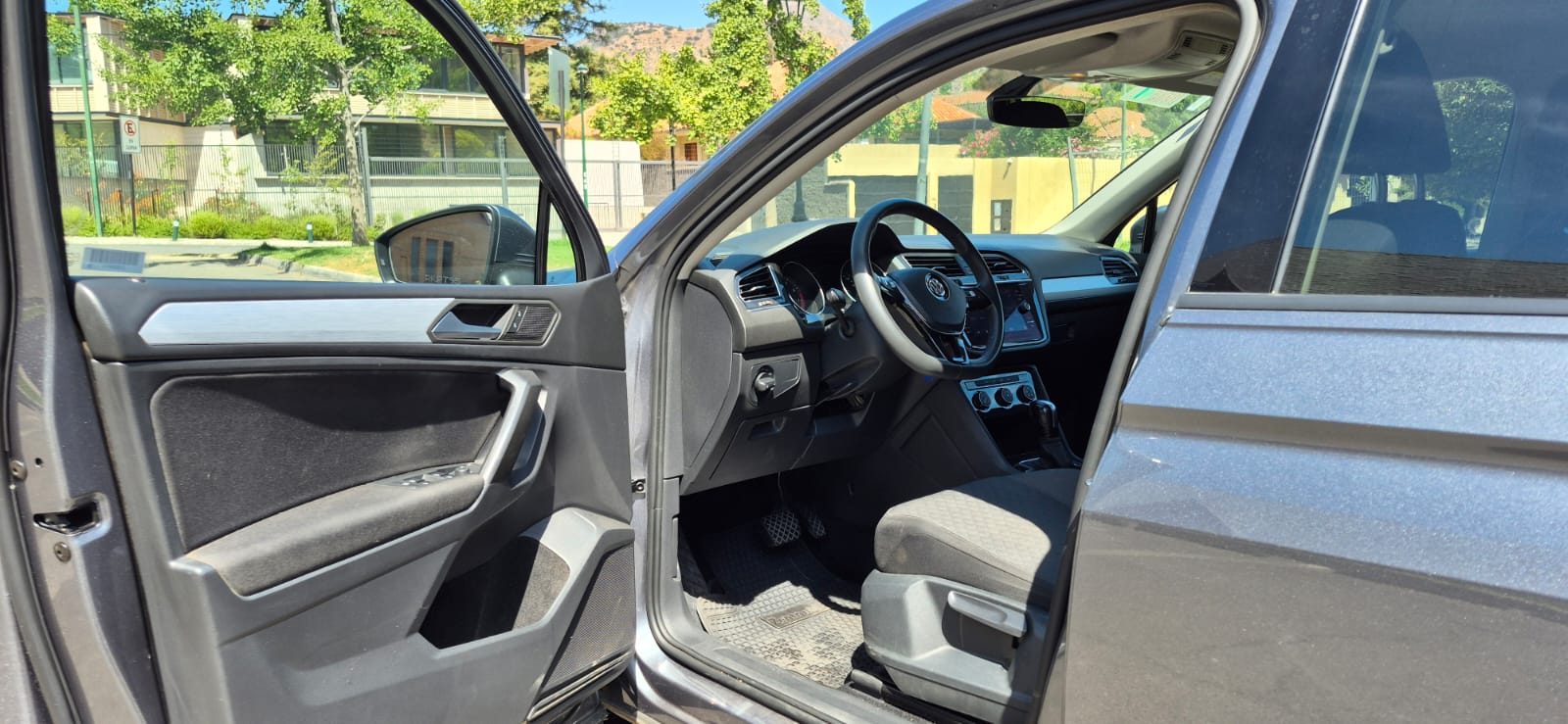 Volkswagen Tiguan 1.4 TSI AT DSG 3 CORRIDAS 2022 - Imagen 9 de 12