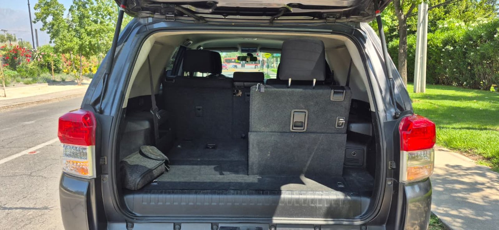 Toyota 4 Runner SR5 4X4 3 CORRIDAS 2012 - Imagen 9 de 9