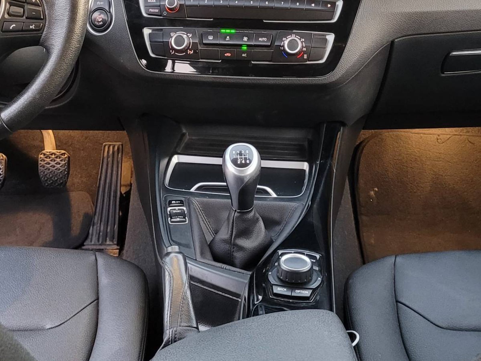 BMW 118 118I TURBO MT 2018 - Imagen 13 de 16