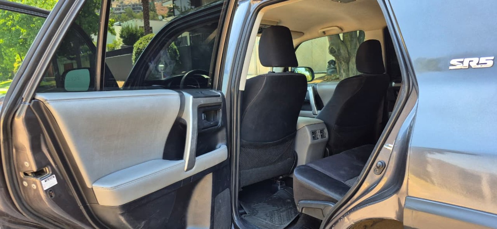 Toyota 4 Runner SR5 4X4 3 CORRIDAS 2012 - Imagen 8 de 9