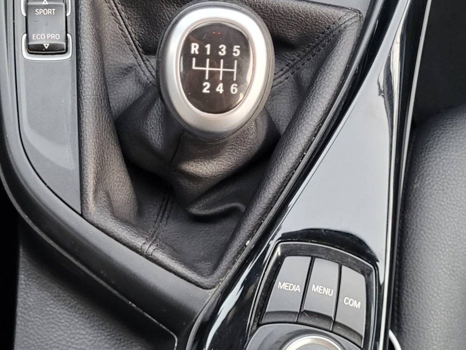BMW 118 118I TURBO MT 2018 - Imagen 12 de 16