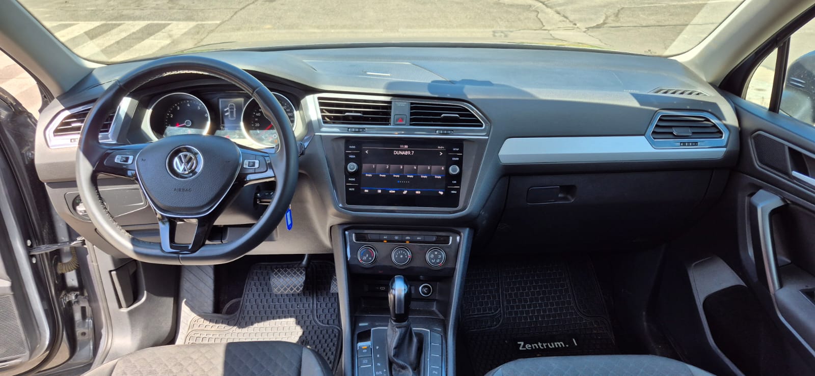 Volkswagen Tiguan 1.4 TSI AT DSG 3 CORRIDAS 2022 - Imagen 11 de 12