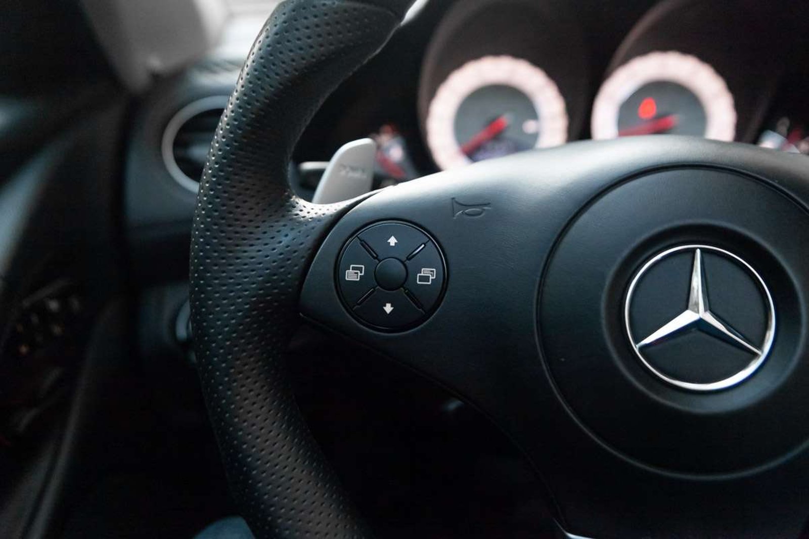 MERCEDES BENZ SL63 2011 - Imagen 11 de 20