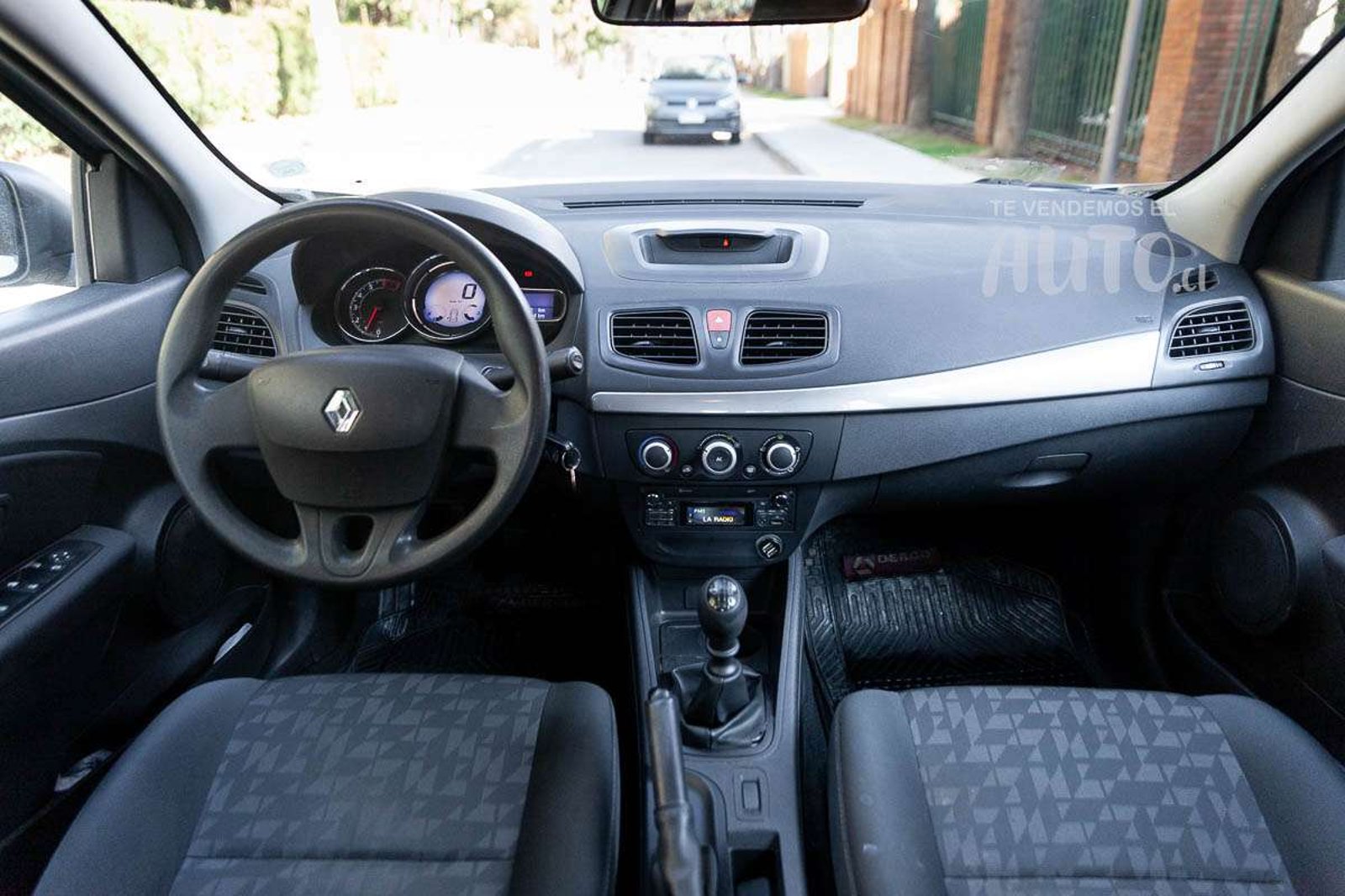 Renault Fluence 2014 - Imagen 14 de 16