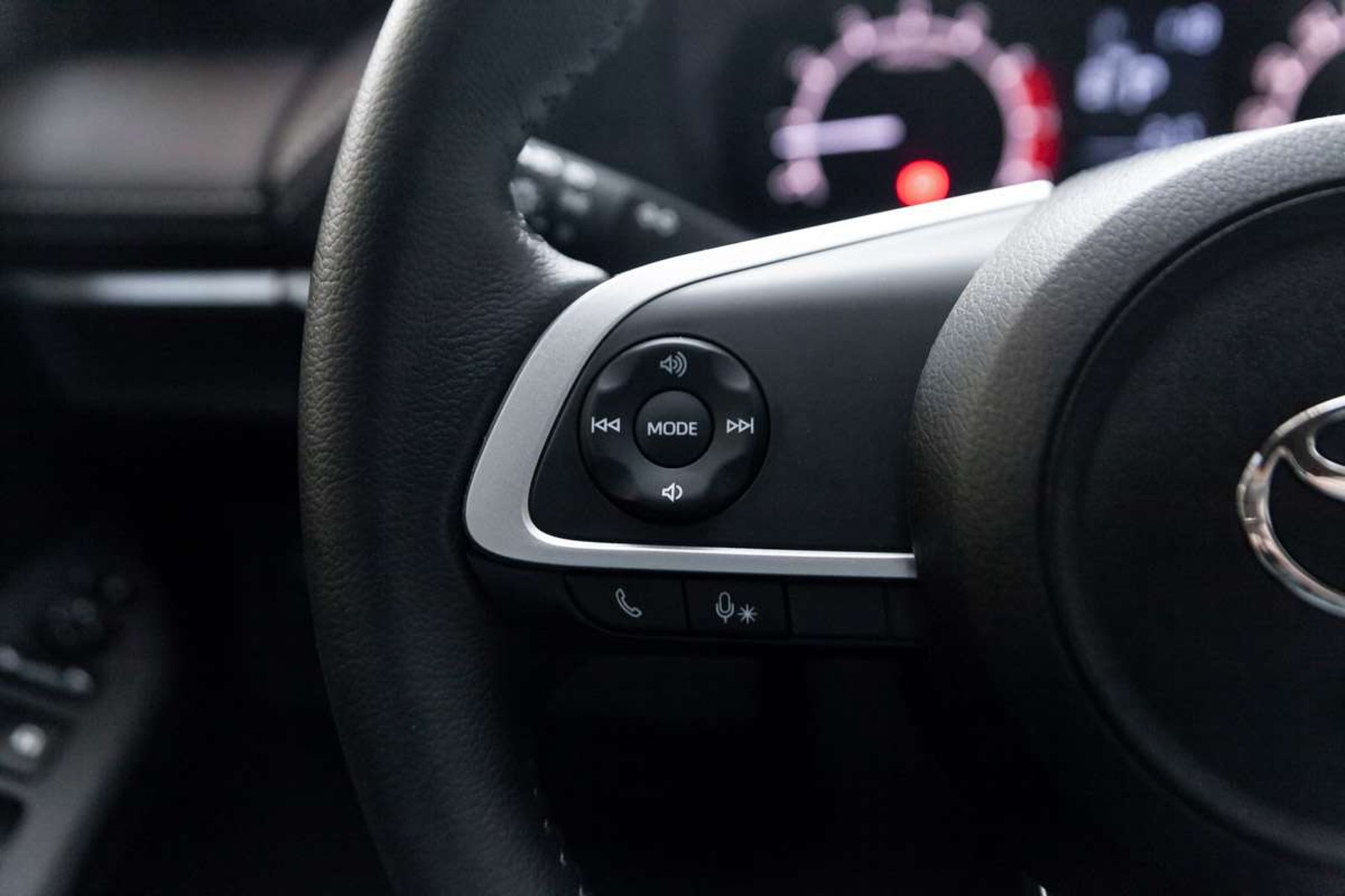 TOYOTA Yaris 2026 - Imagen 8 de 16