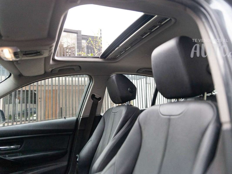 BMW 320I 2013 - Imagen 8 de 19