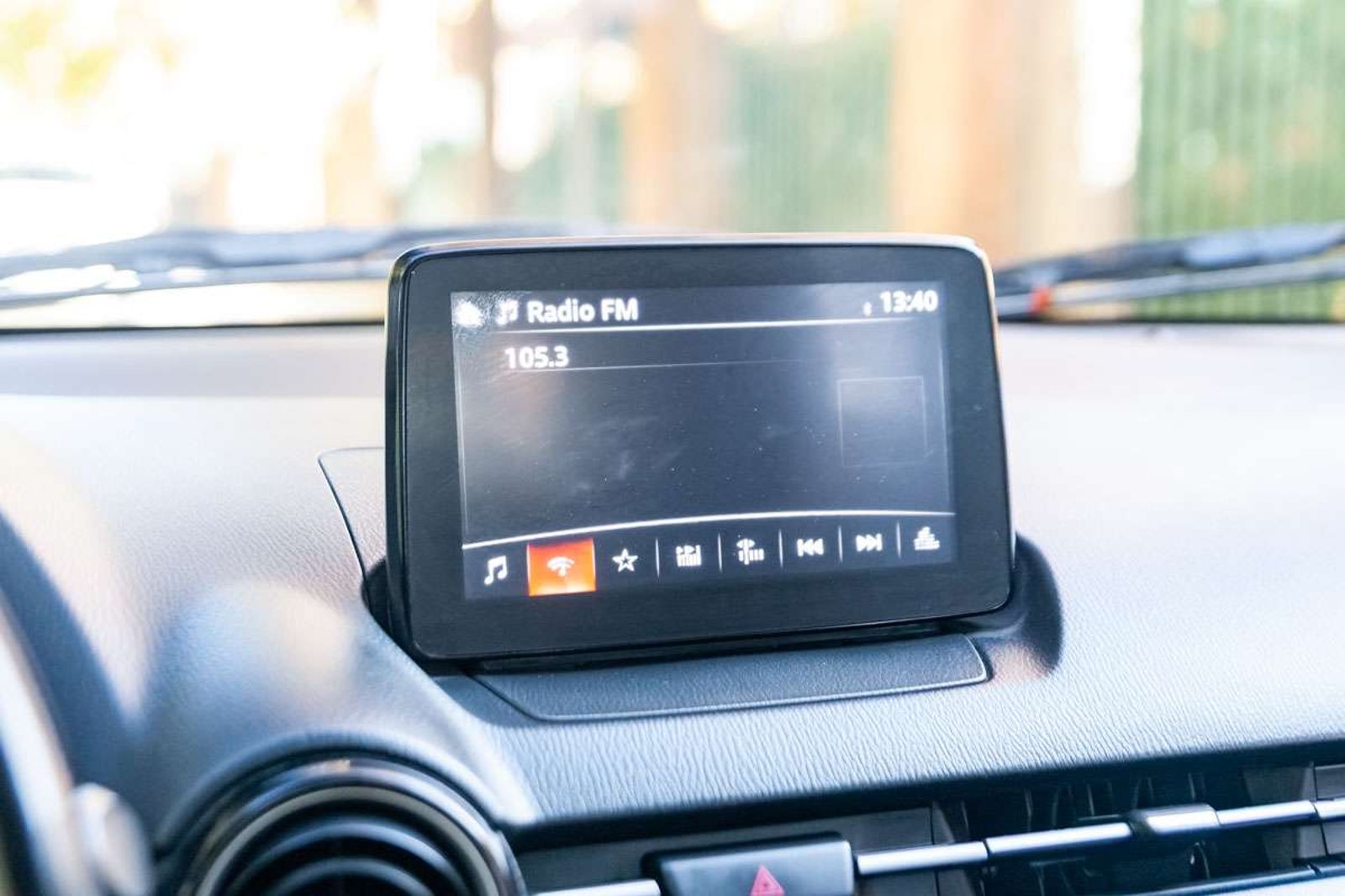 MAZDA 2 2019 - Imagen 10 de 17