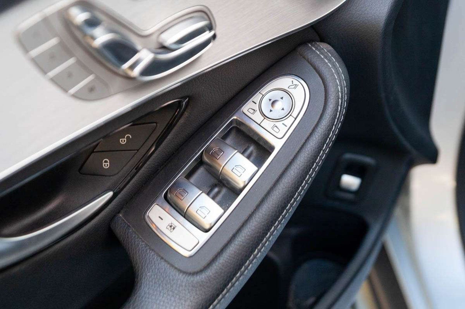 MERCEDES BENZ GLC300 2019 - Imagen 15 de 19