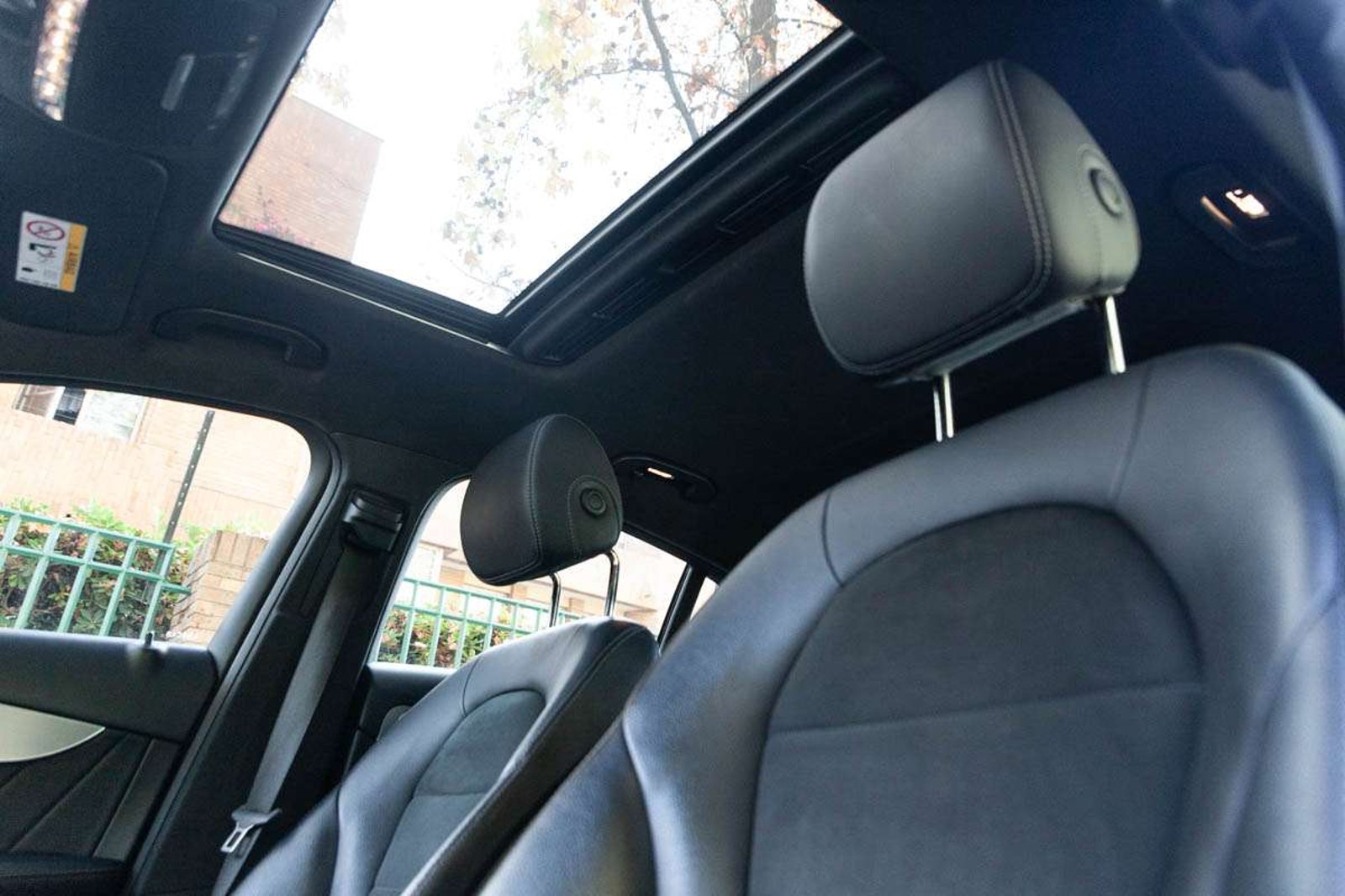 MERCEDES BENZ GLC300 2019 - Imagen 17 de 19
