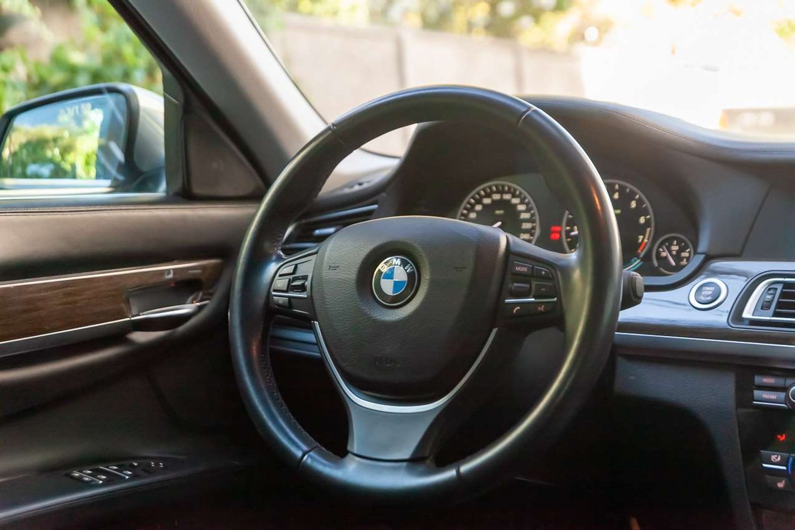 BMW 750i 2012 - Imagen 18 de 19