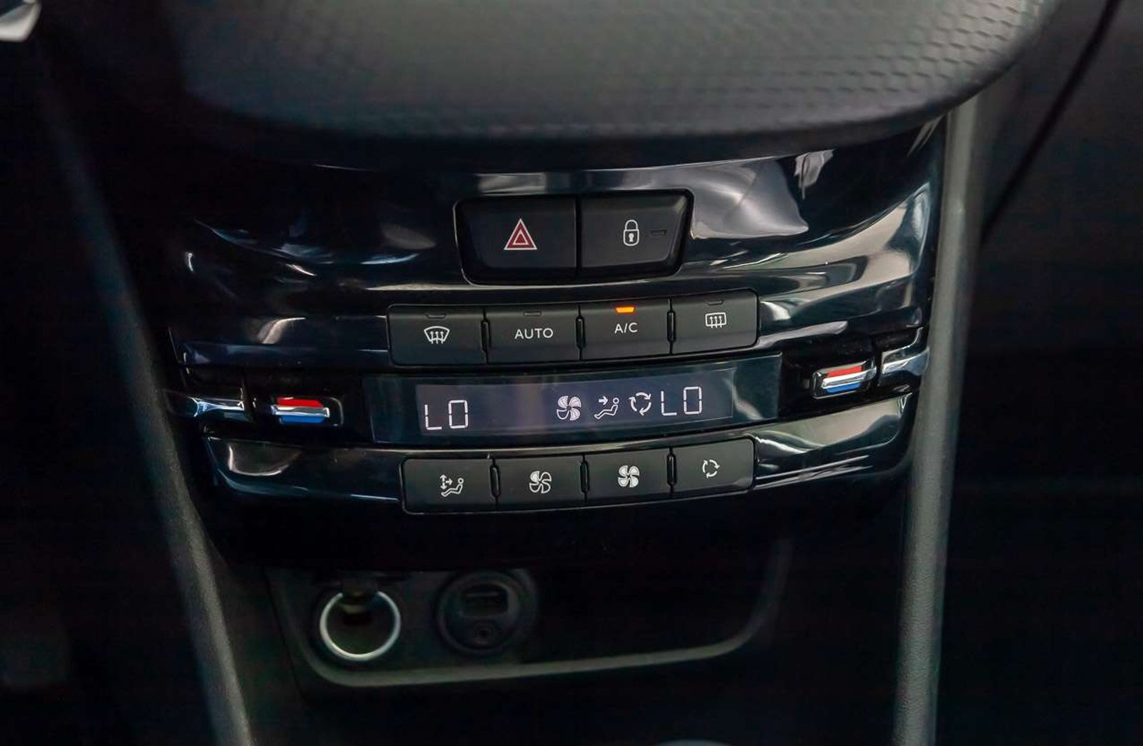 PEUGEOT 2008 2016 - Imagen 13 de 18