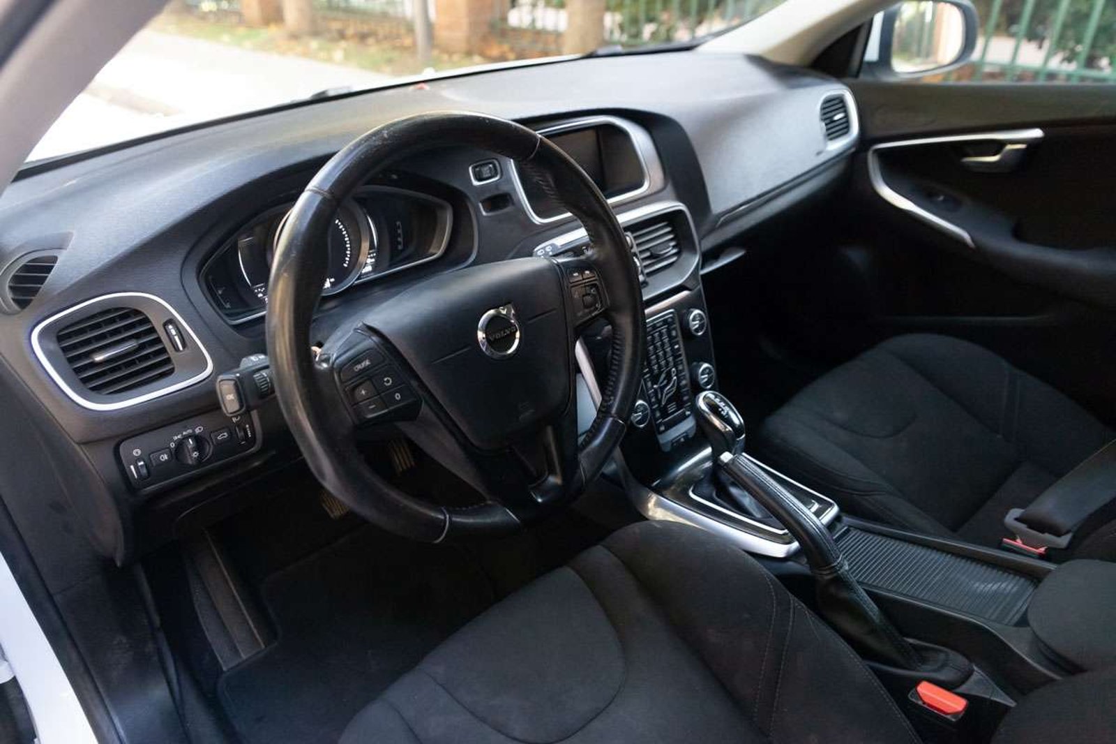 VOLVO V40 2019 - Imagen 7 de 18