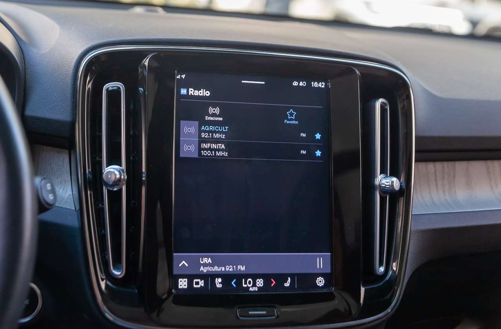 VOLVO XC40 2023 - Imagen 12 de 19