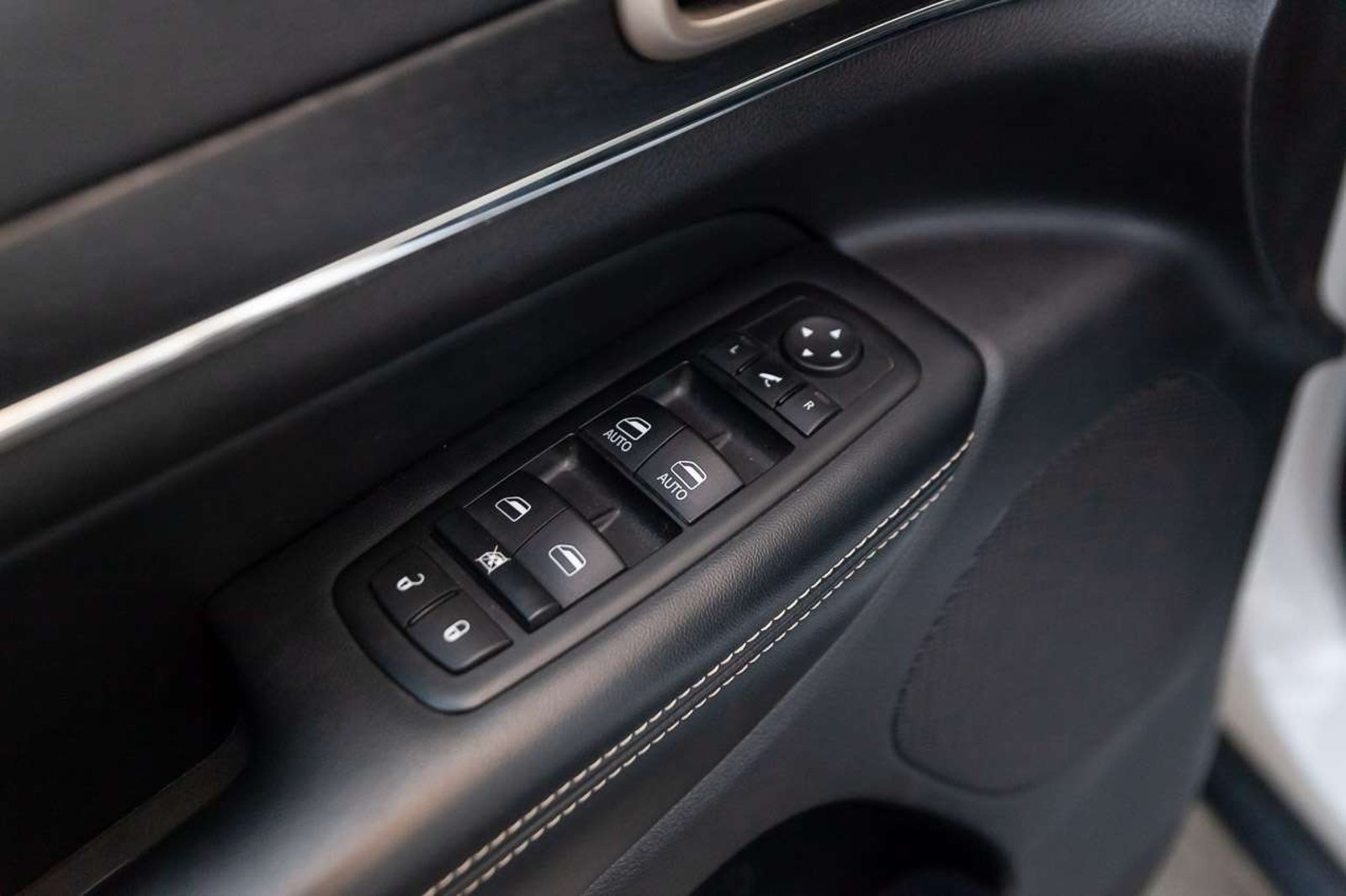 JEEP Grand Cherokee 2016 - Imagen 17 de 20