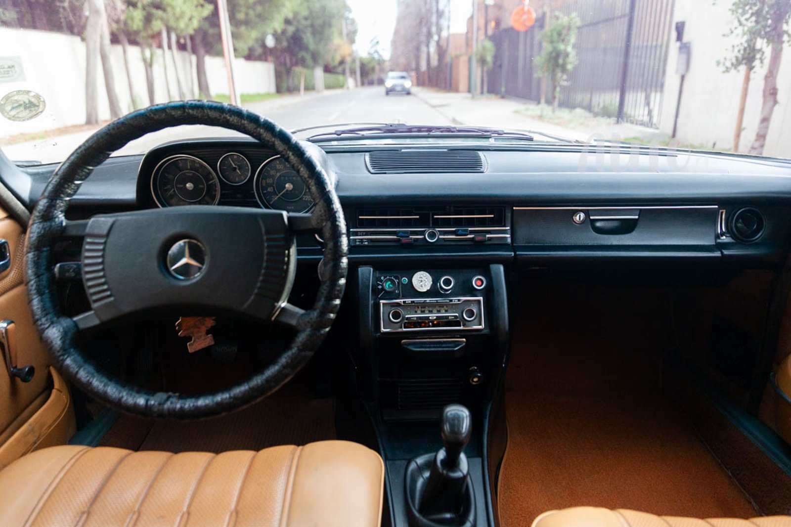 Mercedes-Benz 230 1975 - Imagen 13 de 15