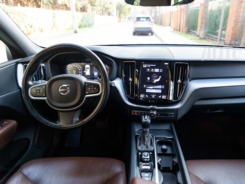 Volvo XC60 2021 - Imagen 16 de 18